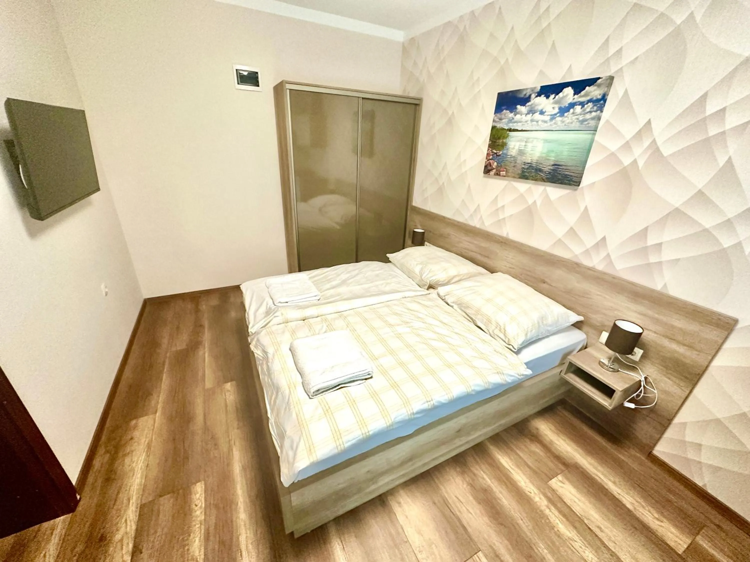 Photo of the whole room, Bed in See Vendégház - Siófok