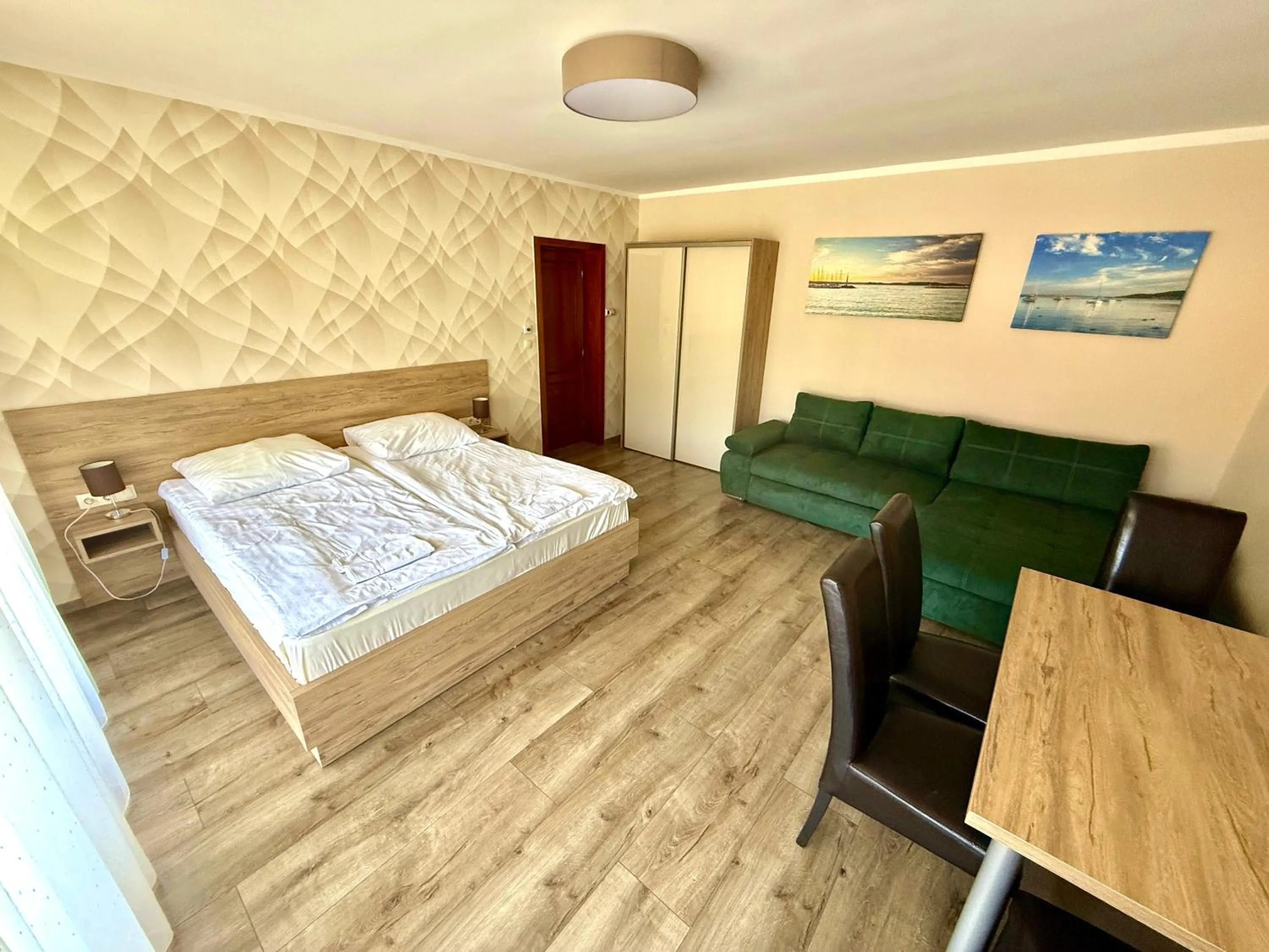 Photo of the whole room, Bed in See Vendégház - Siófok