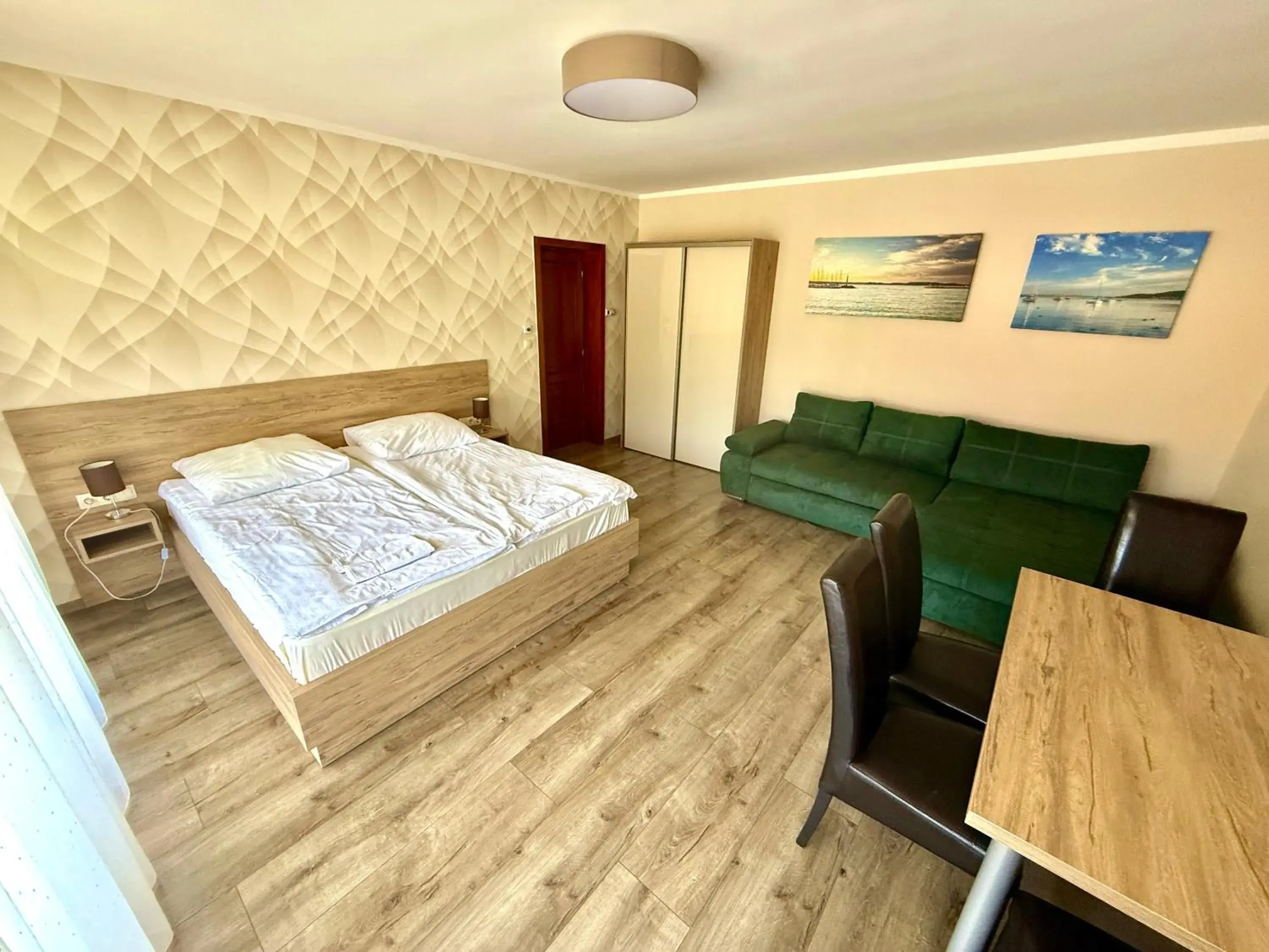 King Room with Balcony in See Vendégház - Siófok King Room with Balcony in See Vendégház - Siófok