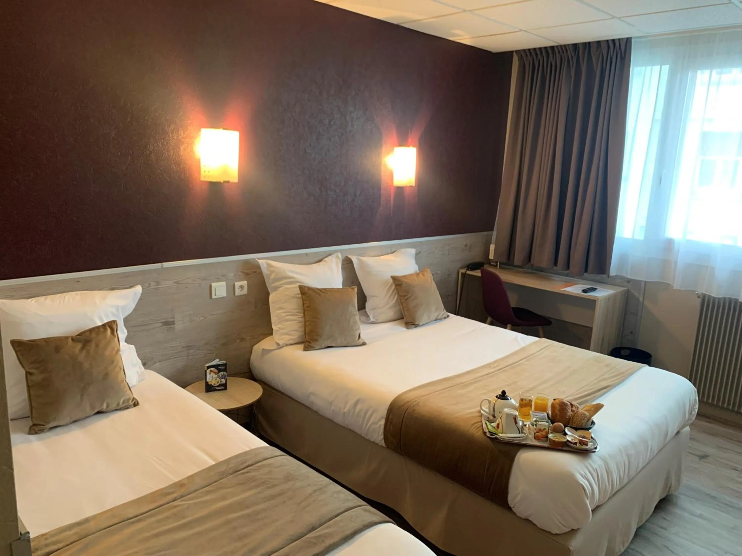 Bedroom, Bed in Contact Hôtel Foch