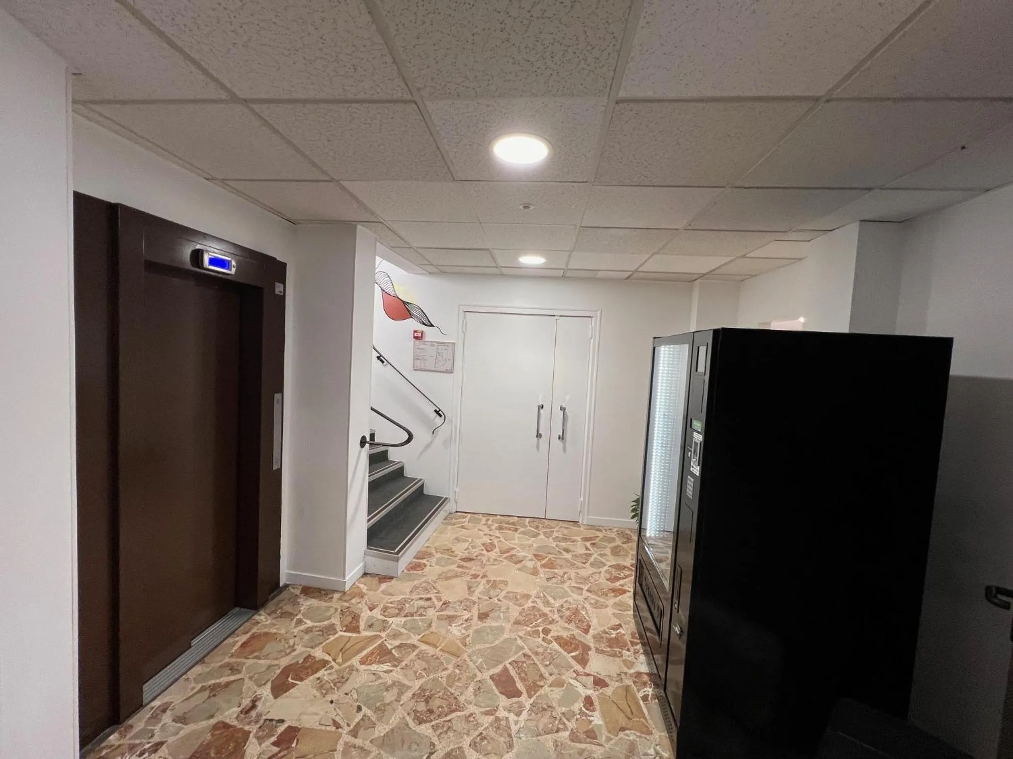 elevator in Contact Hôtel Foch