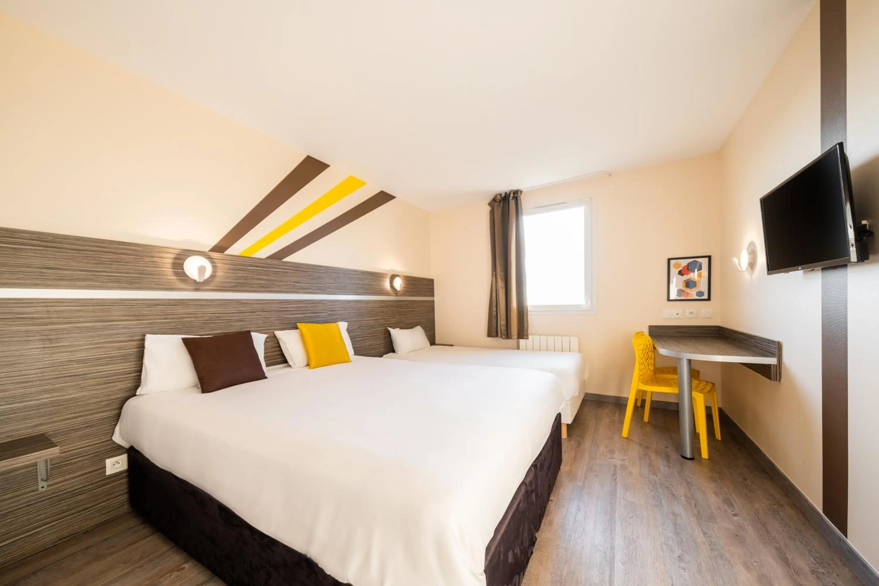 Bed in Kyriad Dijon Sud - Longvic