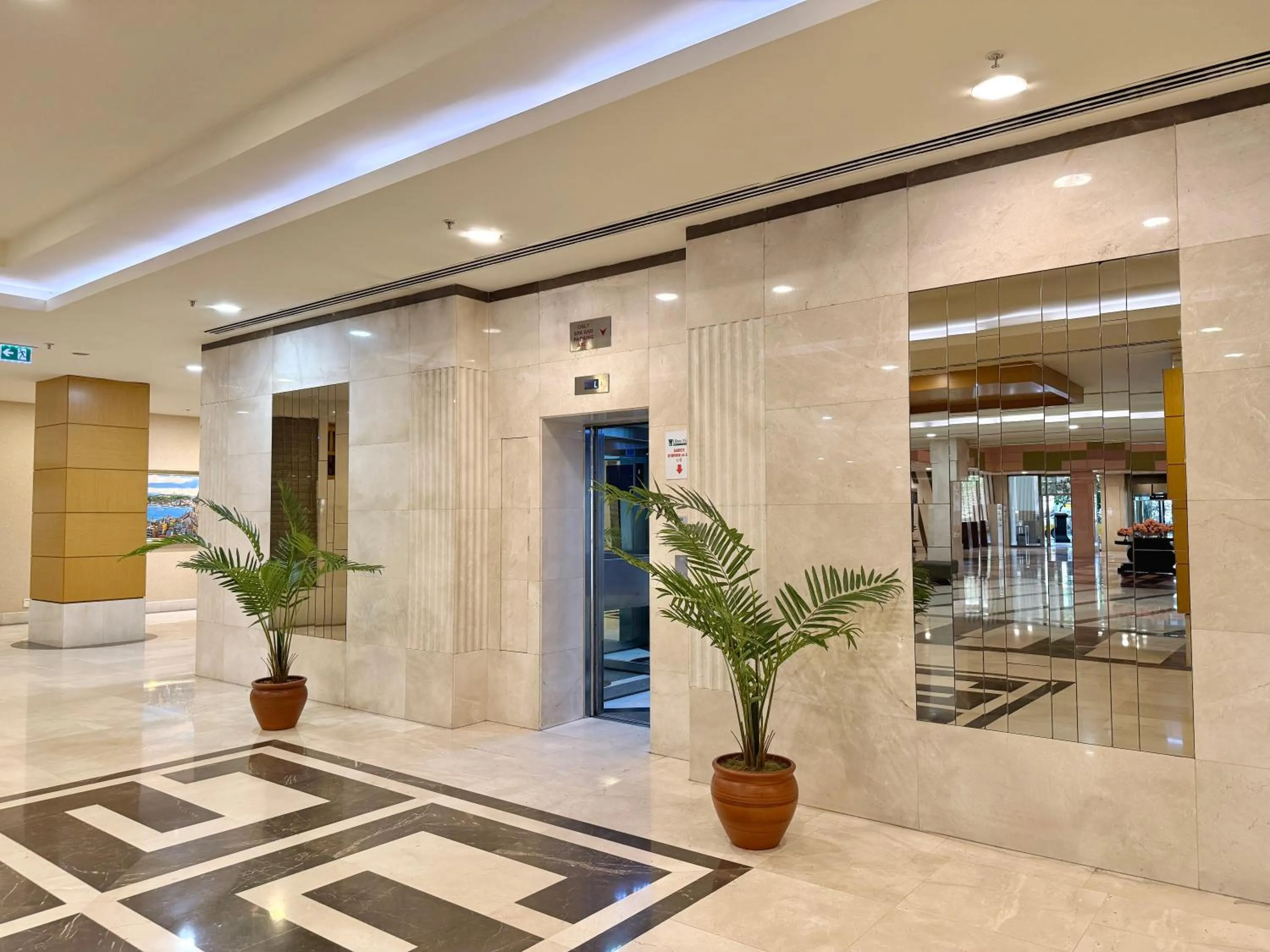 Lobby or reception in The Green Park Pendik