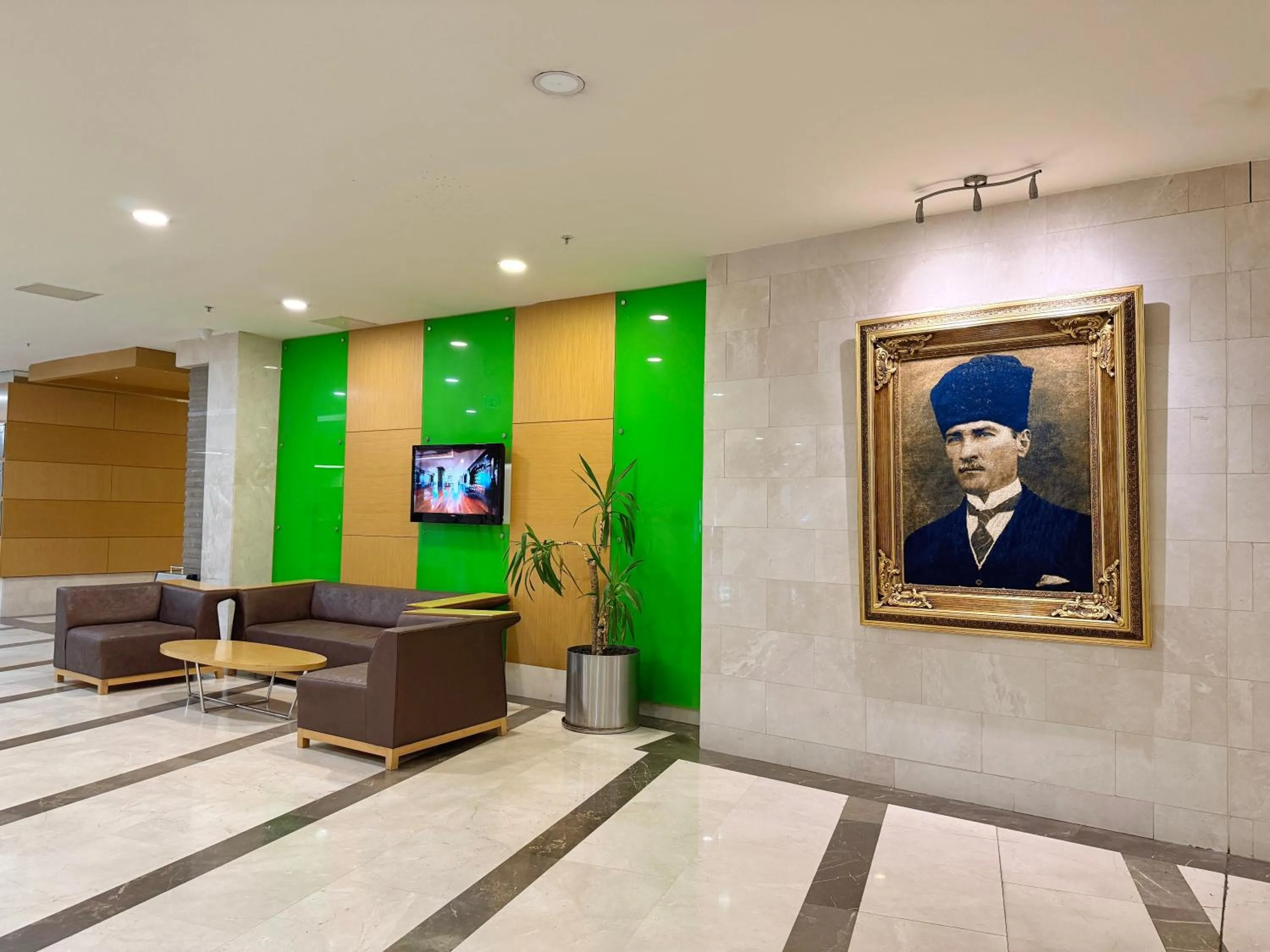 Lobby or reception in The Green Park Pendik