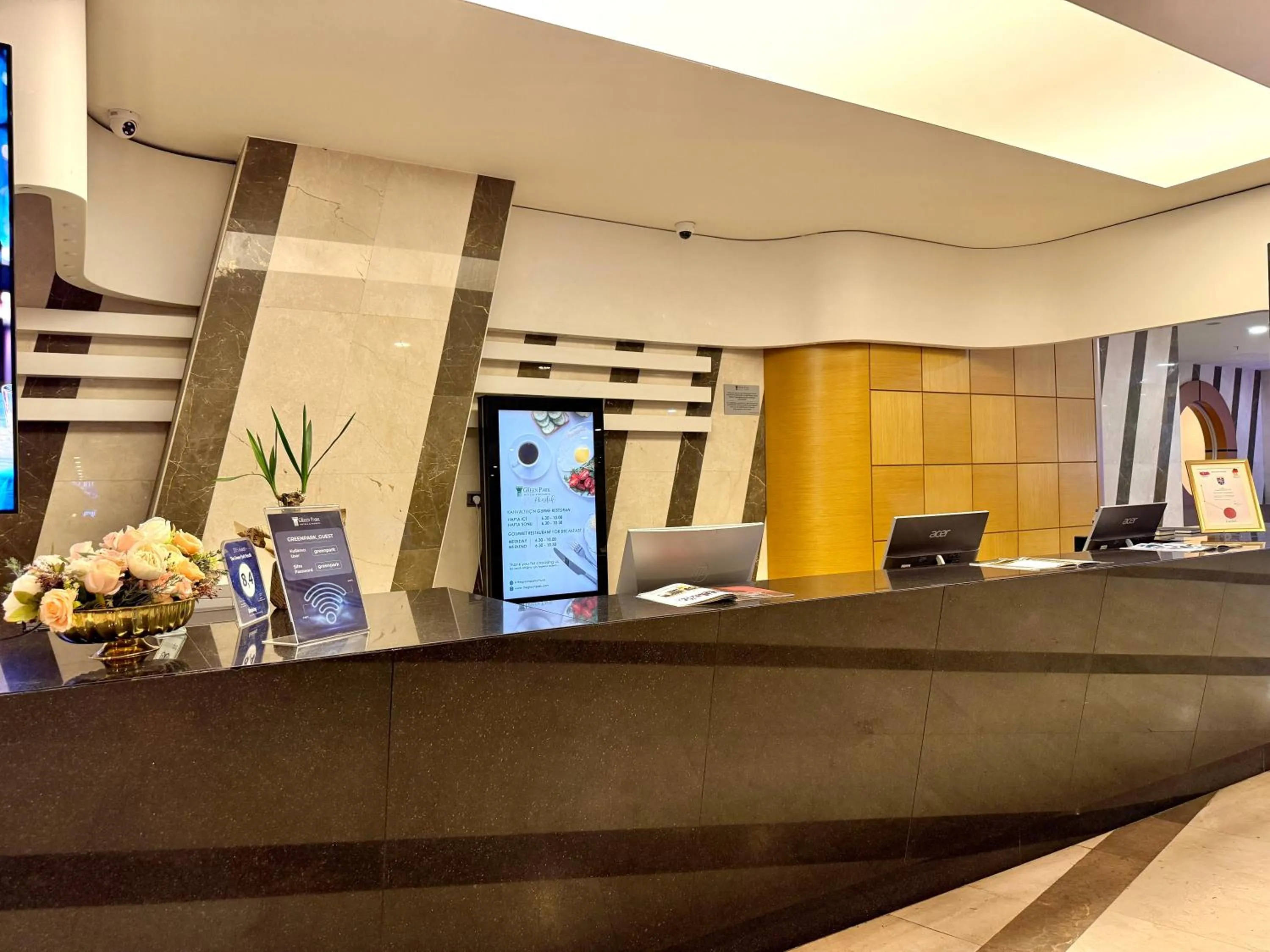 Lobby or reception in The Green Park Pendik