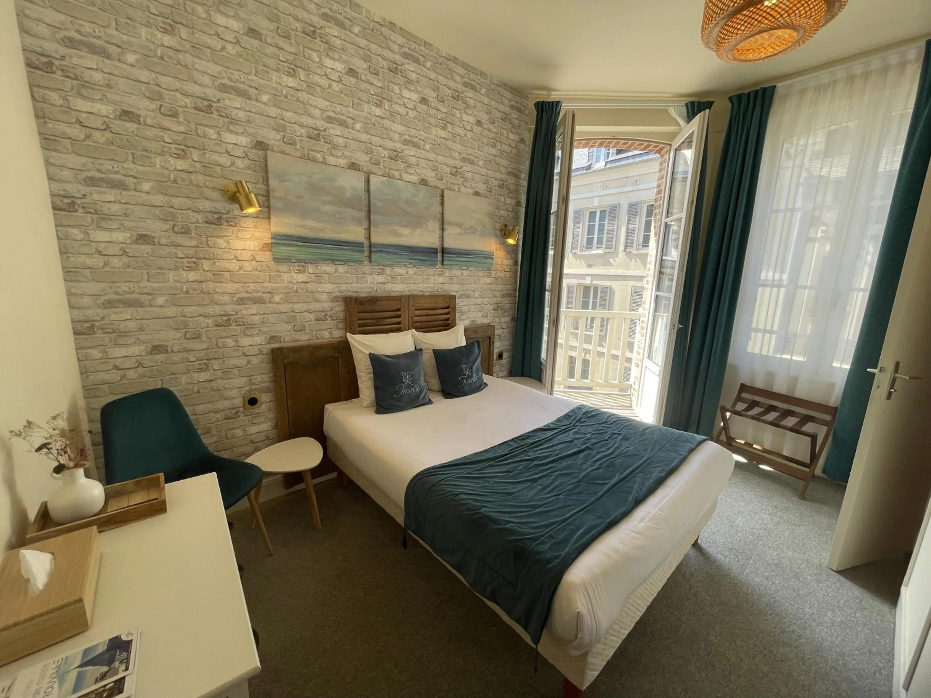 Bed in Le Trouville - Hôtel de Charme