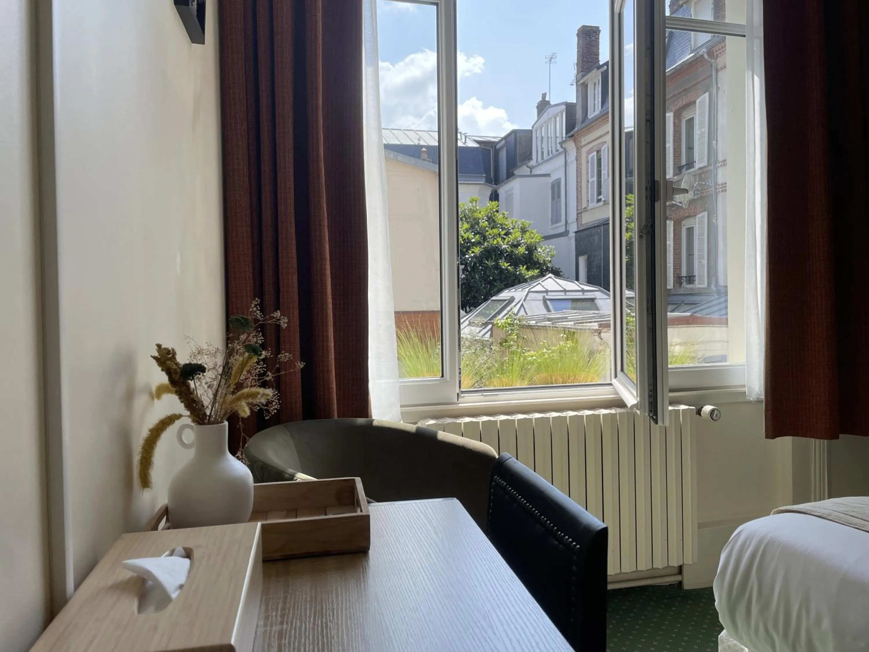 View (from property/room), Bed in Le Trouville - Hôtel de Charme