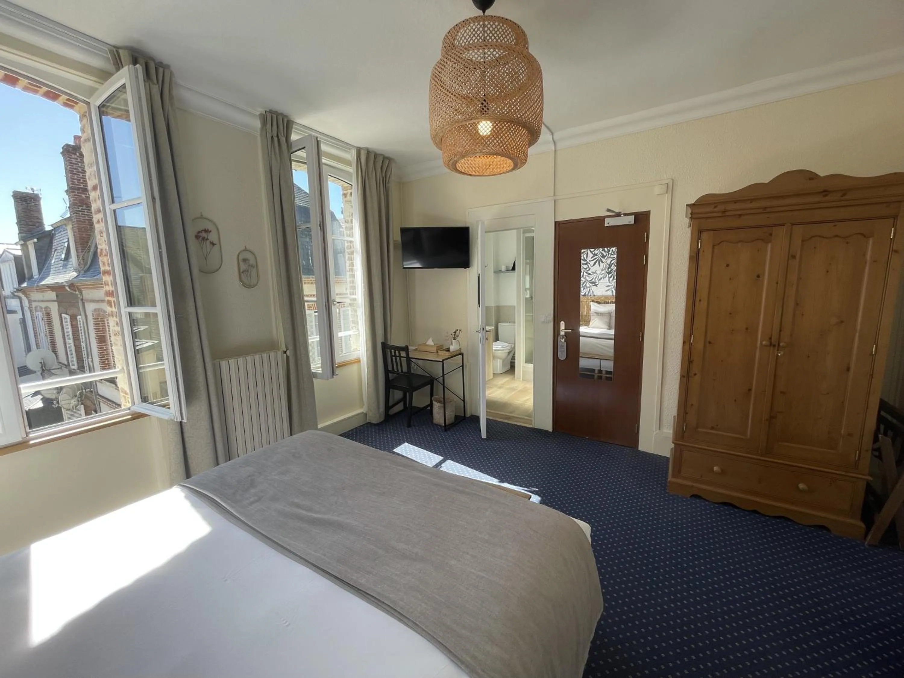 Bed in Le Trouville - Hôtel de Charme