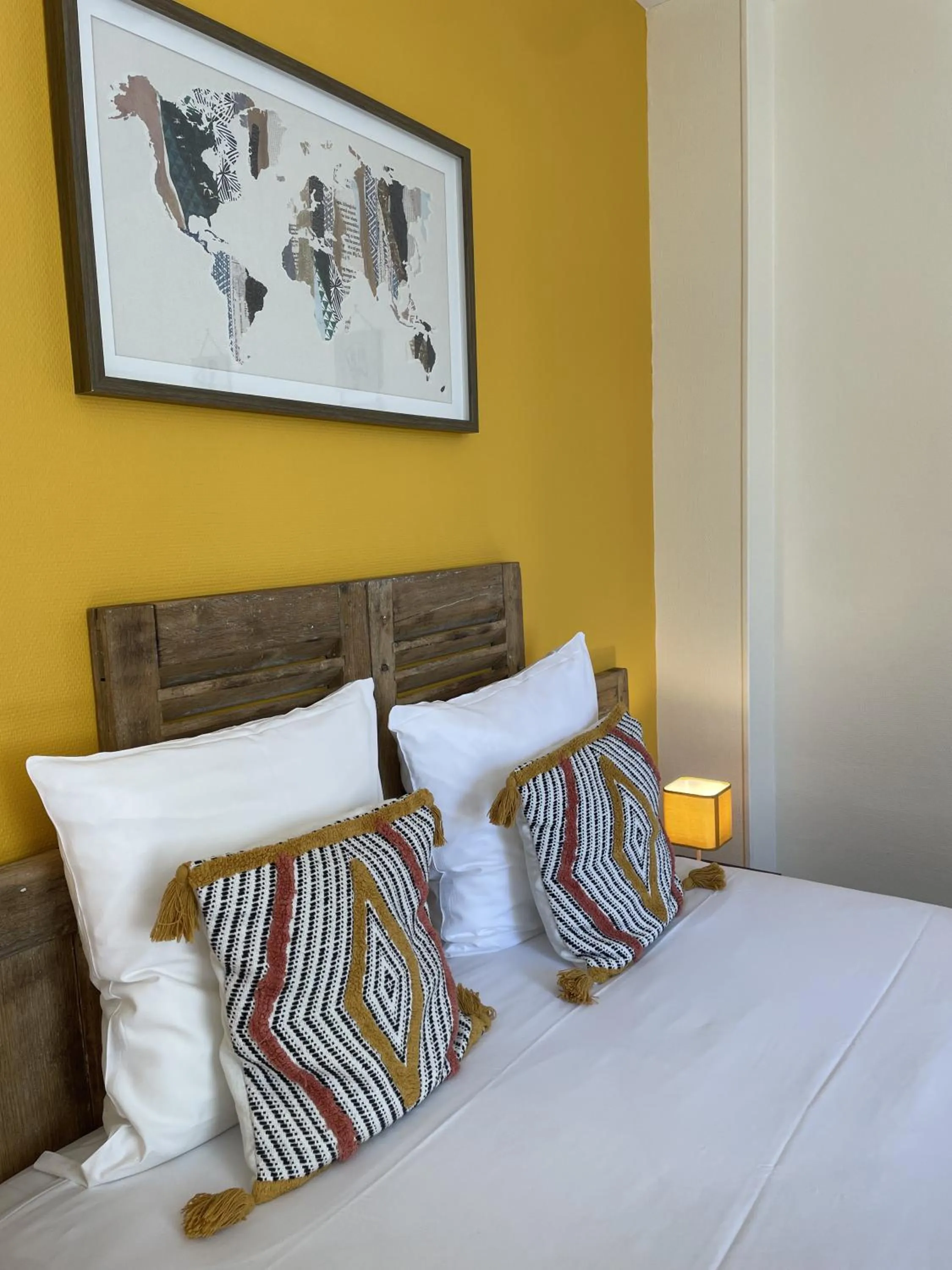 Bedroom, Bed in Le Trouville - Hôtel de Charme