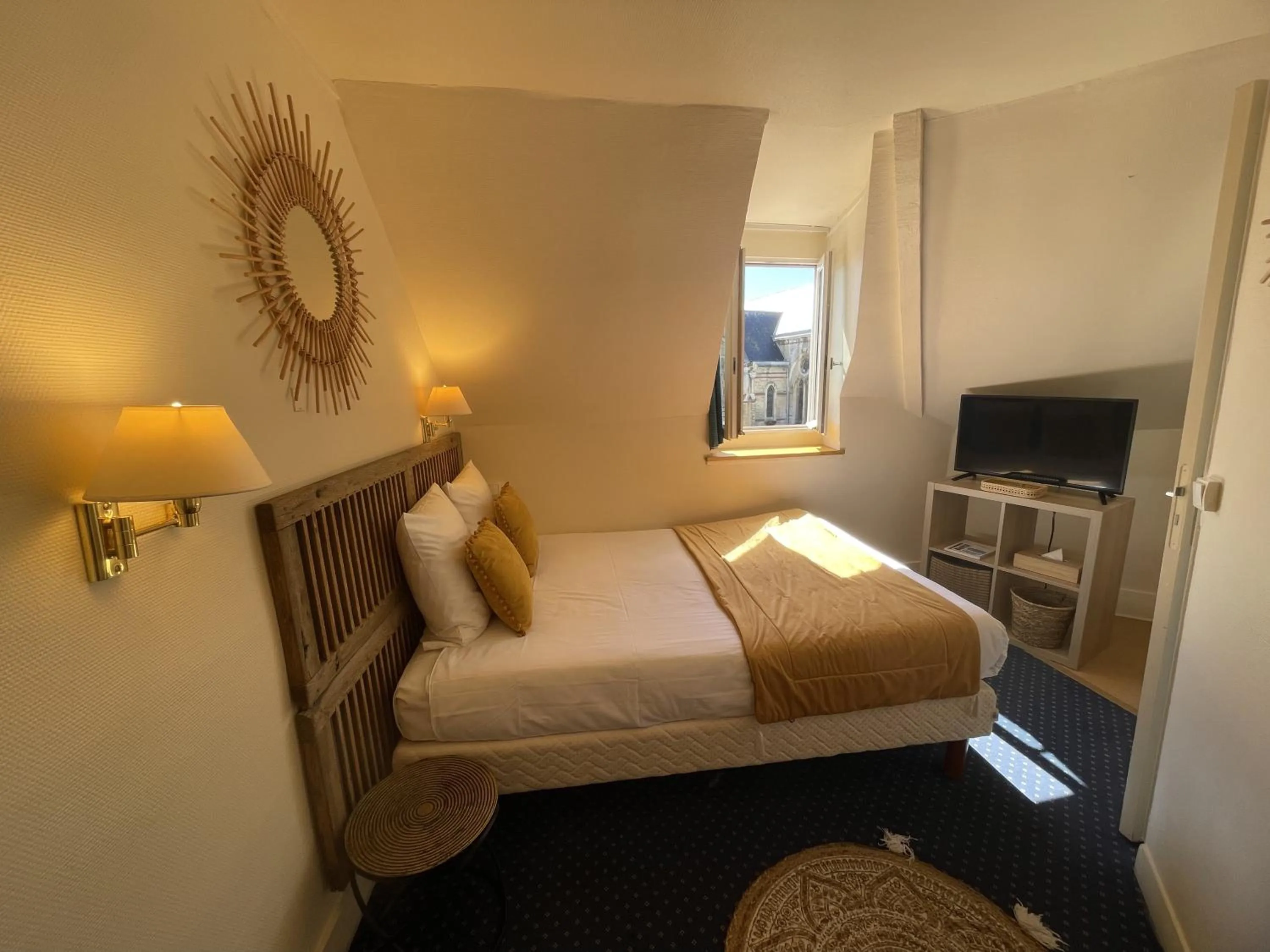 Bedroom, Bed in Le Trouville - Hôtel de Charme