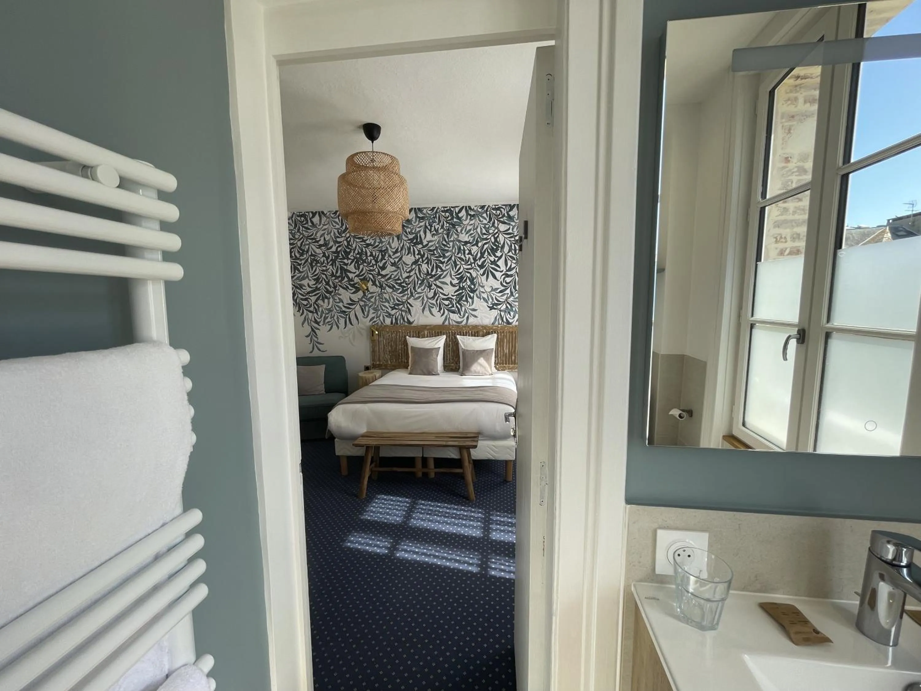 Bathroom, Bed in Le Trouville - Hôtel de Charme