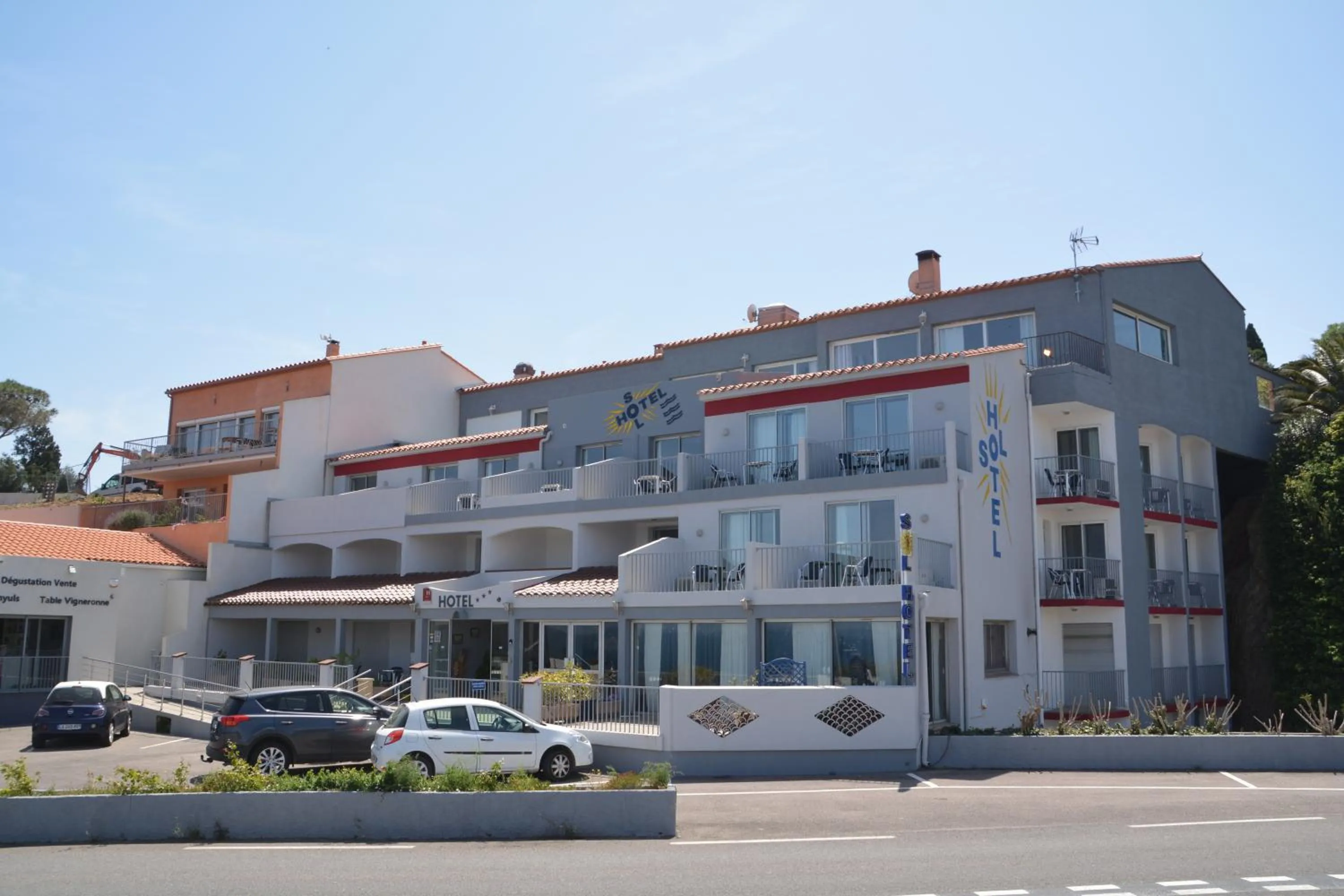 Facade/entrance in Logis Hotel Solhotel