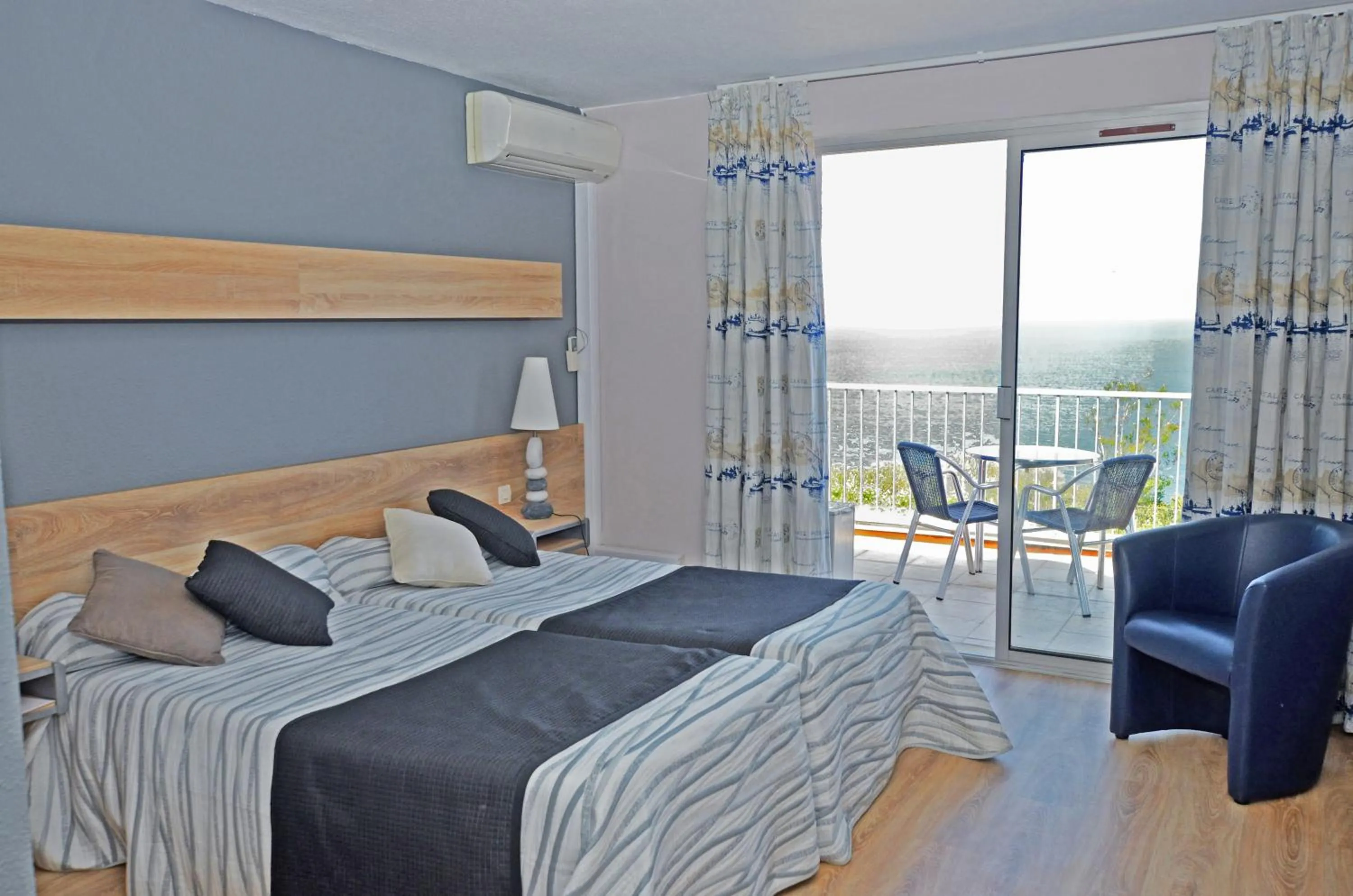 Bed in Logis Hotel Solhotel