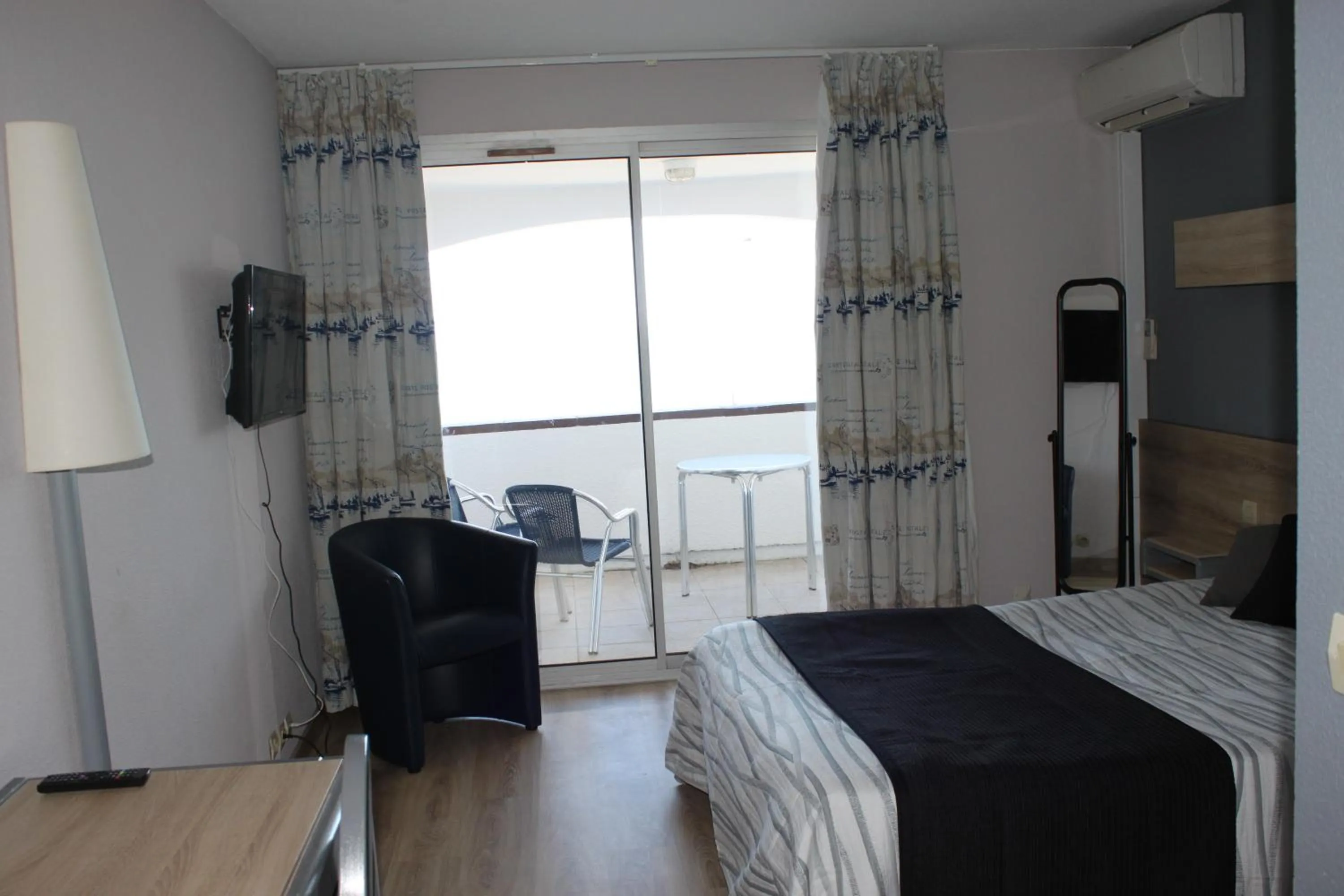 Bed in Logis Hotel Solhotel