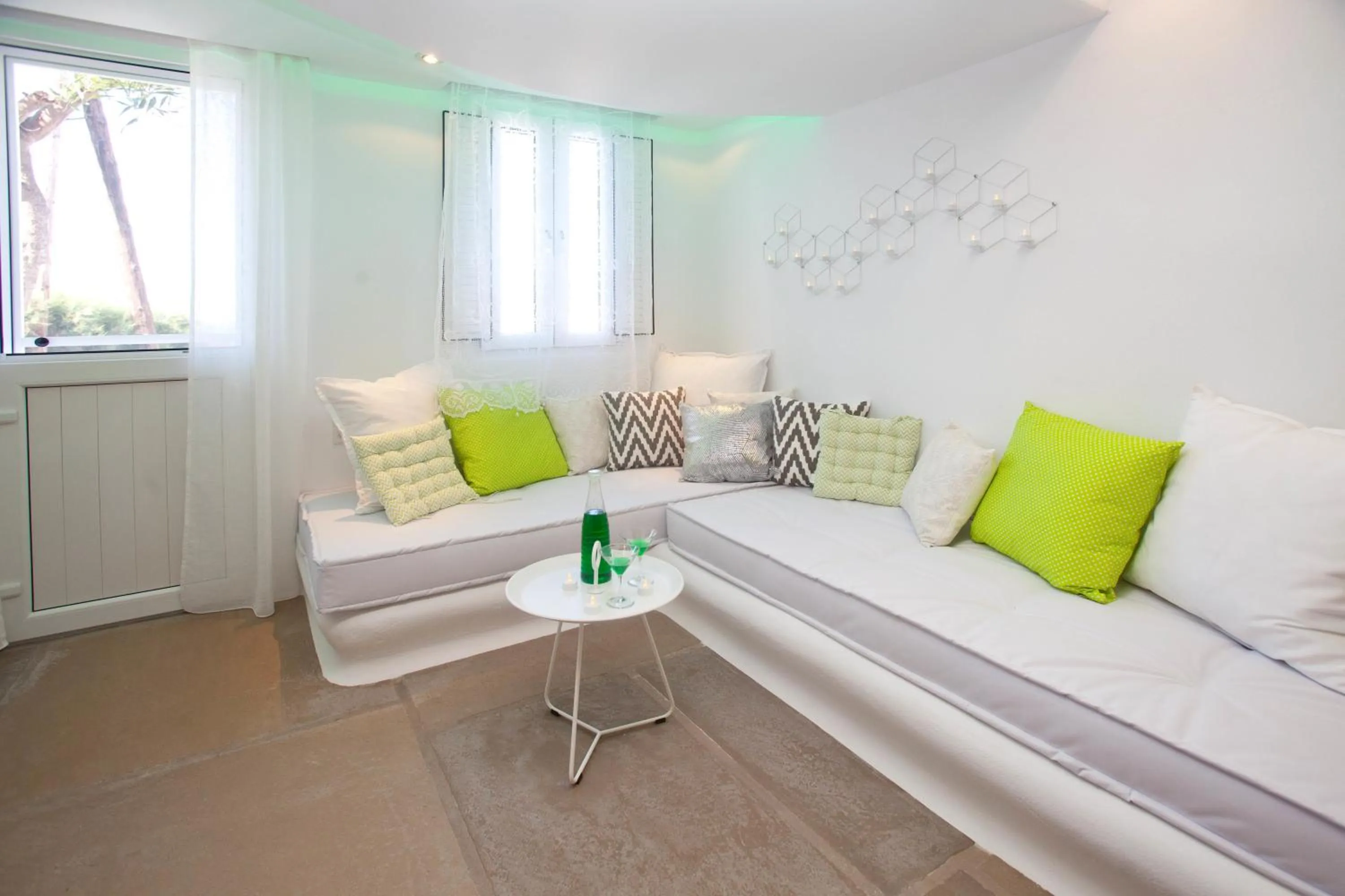 Living room, Bed in Golden Sun Hotel