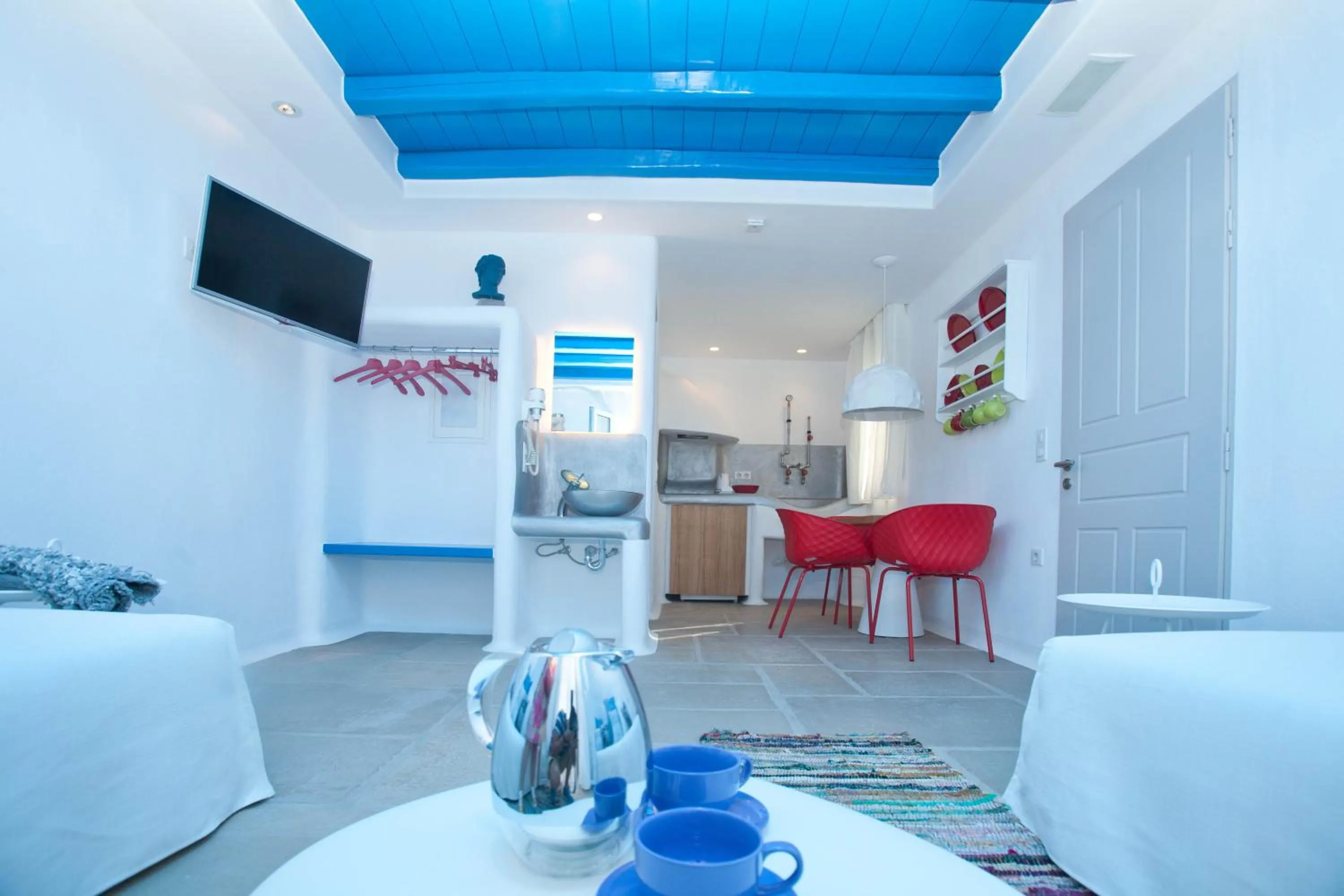 Photo of the whole room, Bed in Golden Sun Hotel