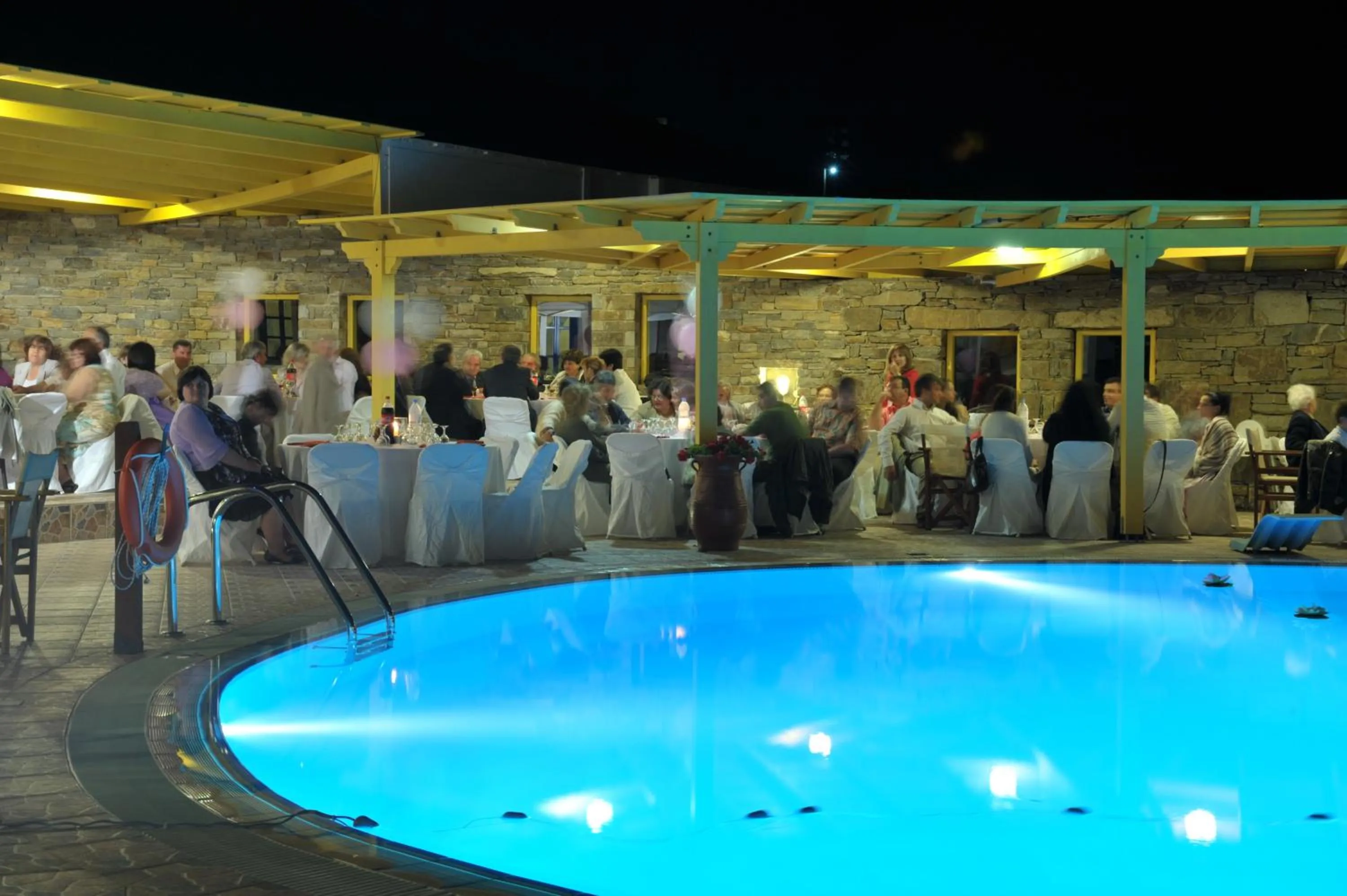 Restaurant/places to eat in Golden Sun Hotel