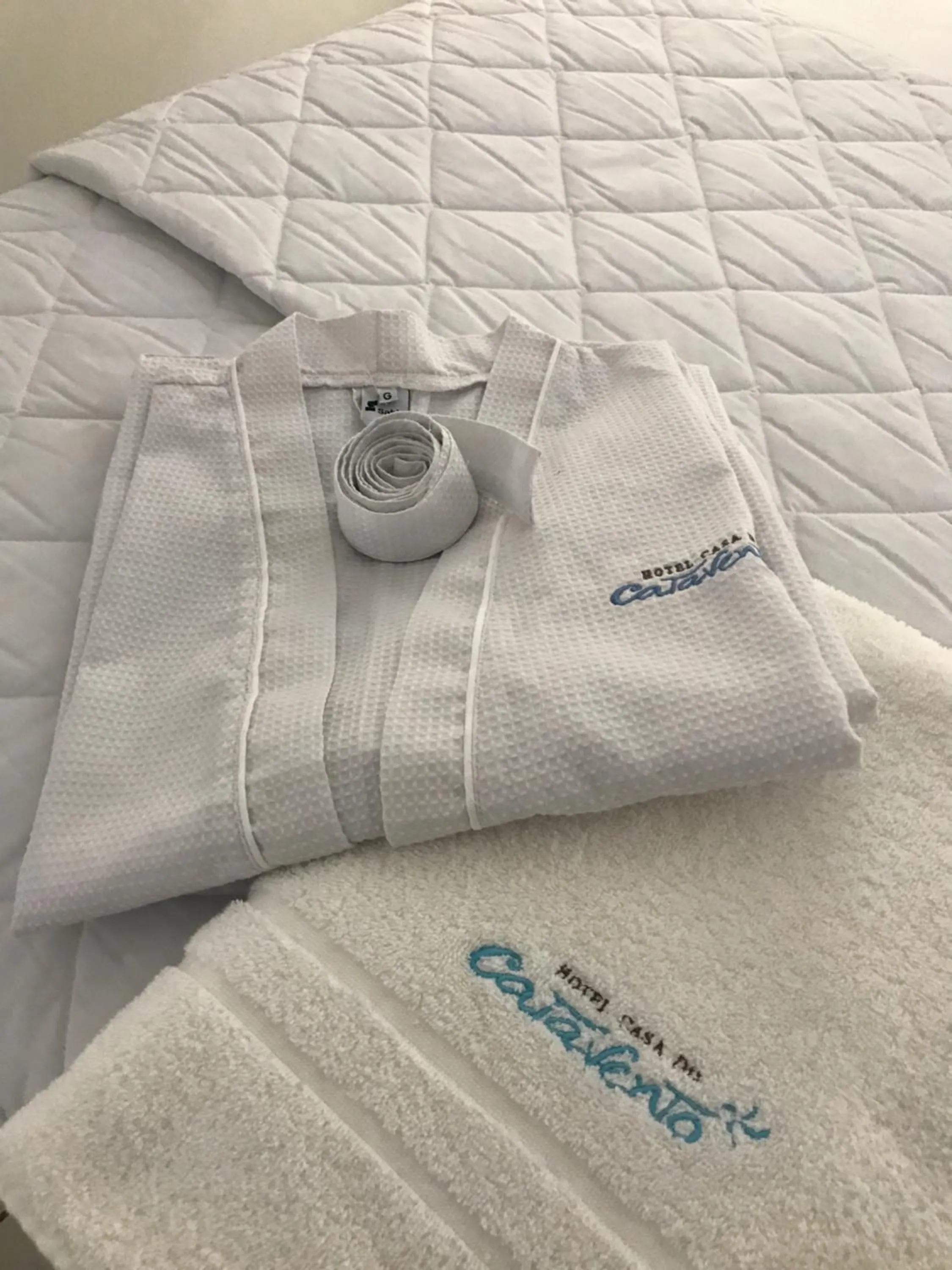 towels, Bed in Pousada Casa do Catavento