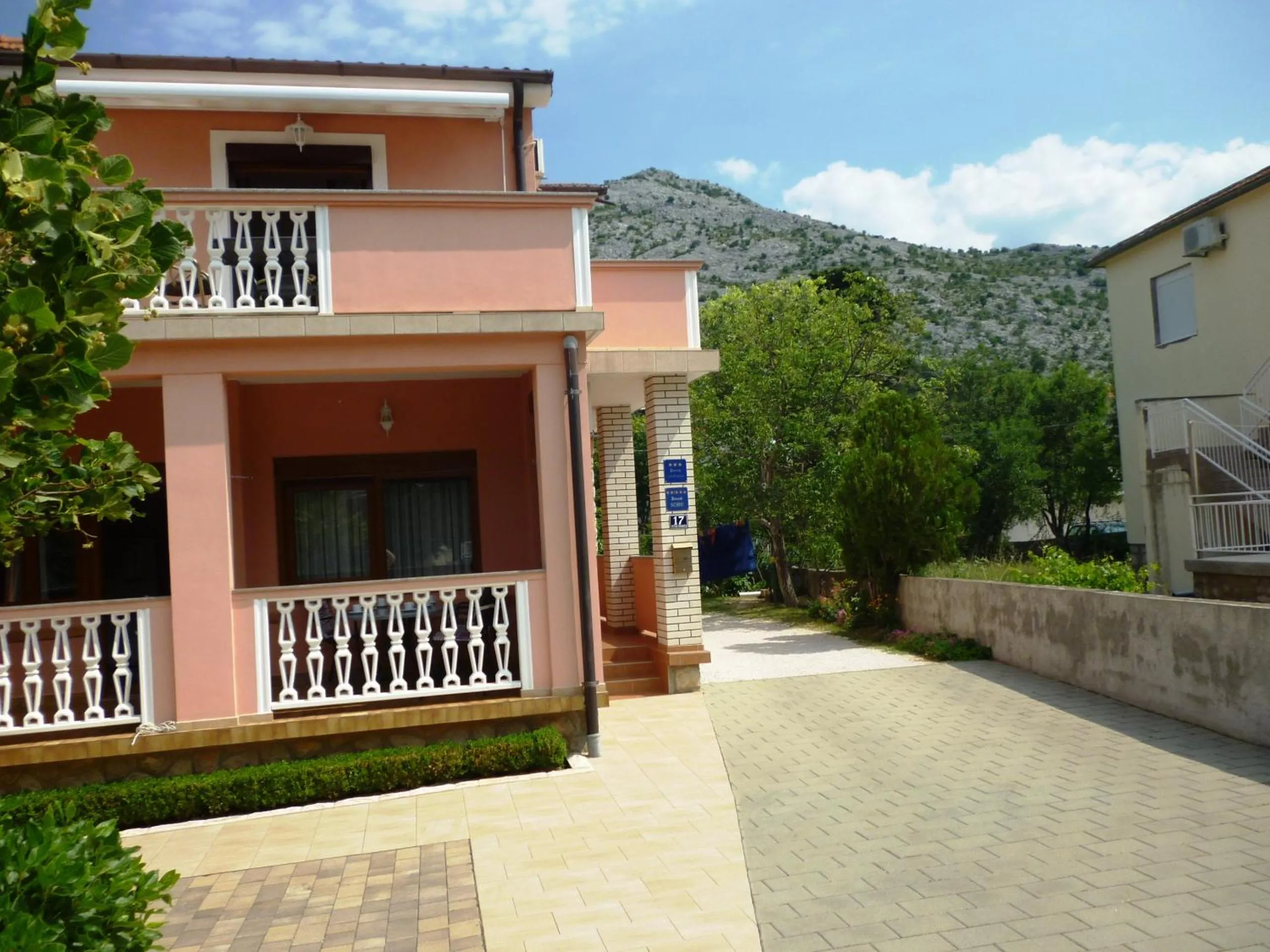 Property building in Apartments Pjer