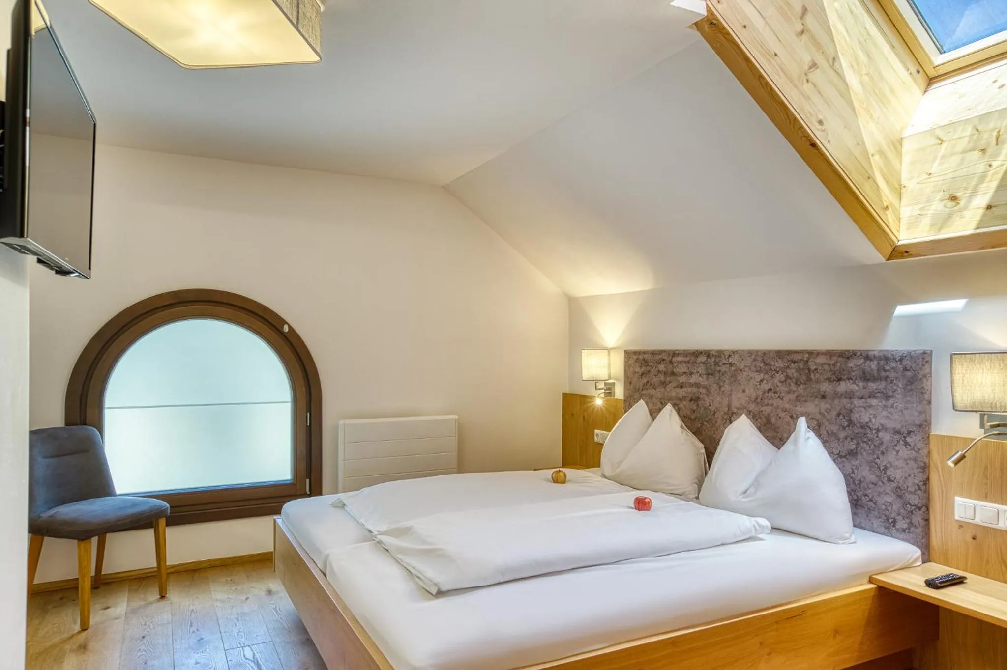 Bedroom, Bed in Hotel Alte Post