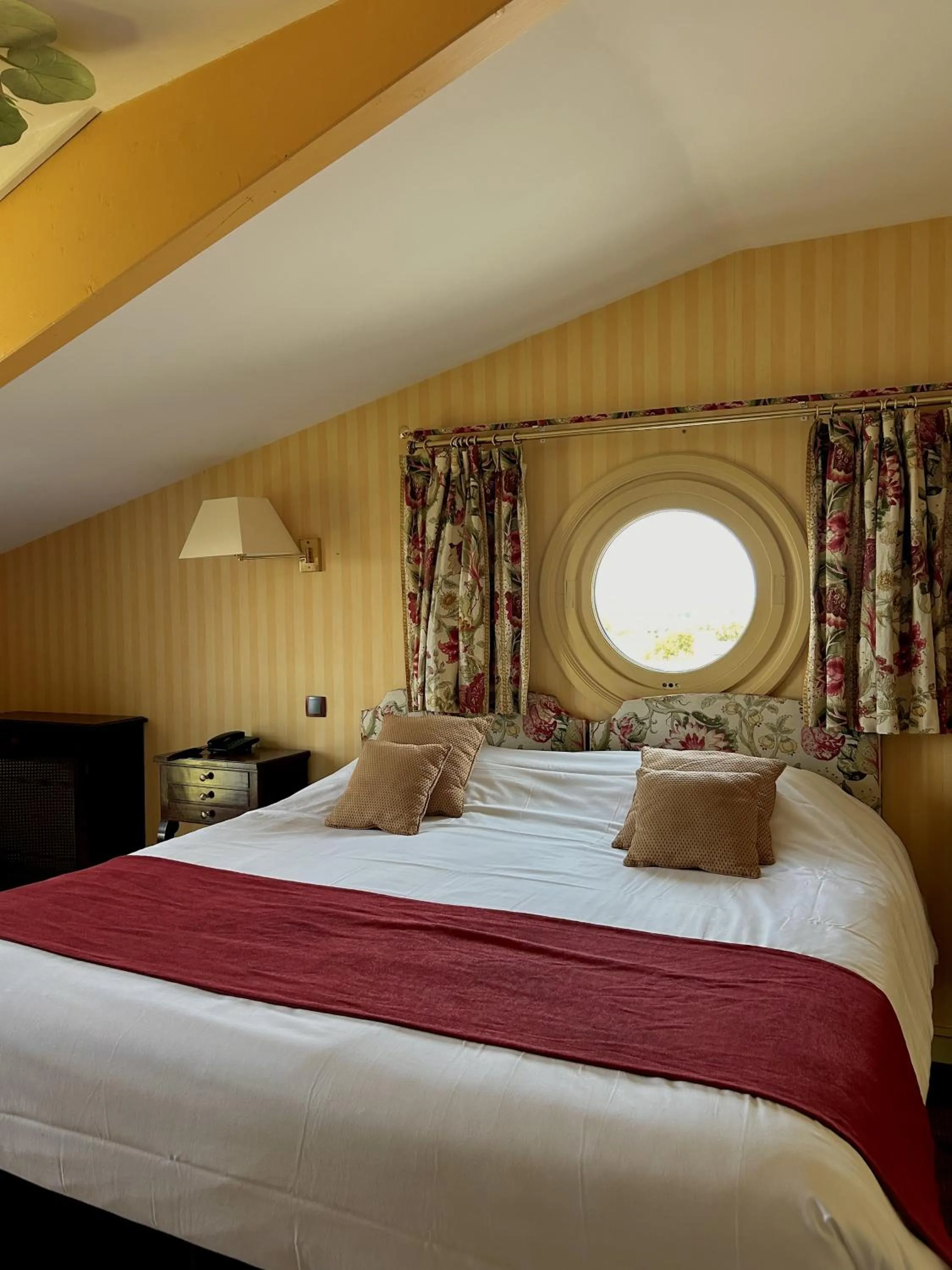 Bed in Hôtel L'Yeuse - Teritoria