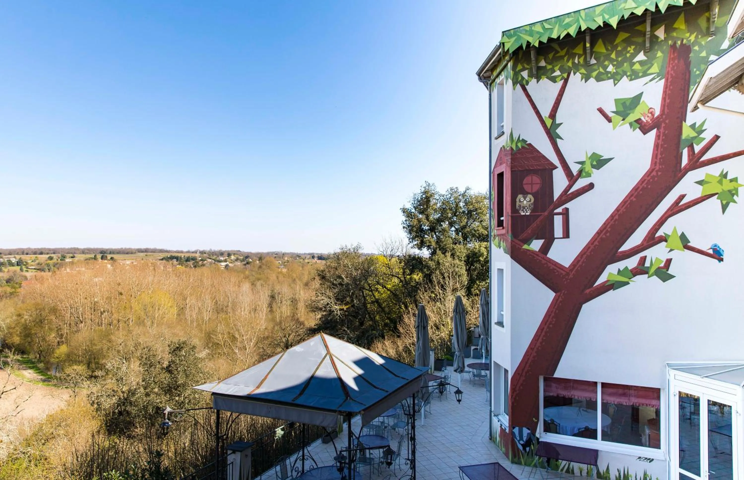 Facade/entrance in Hôtel L'Yeuse - Teritoria