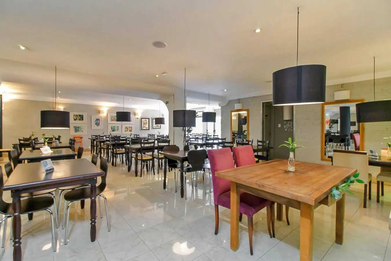 Restaurant/places to eat in Coral Trade Hotel