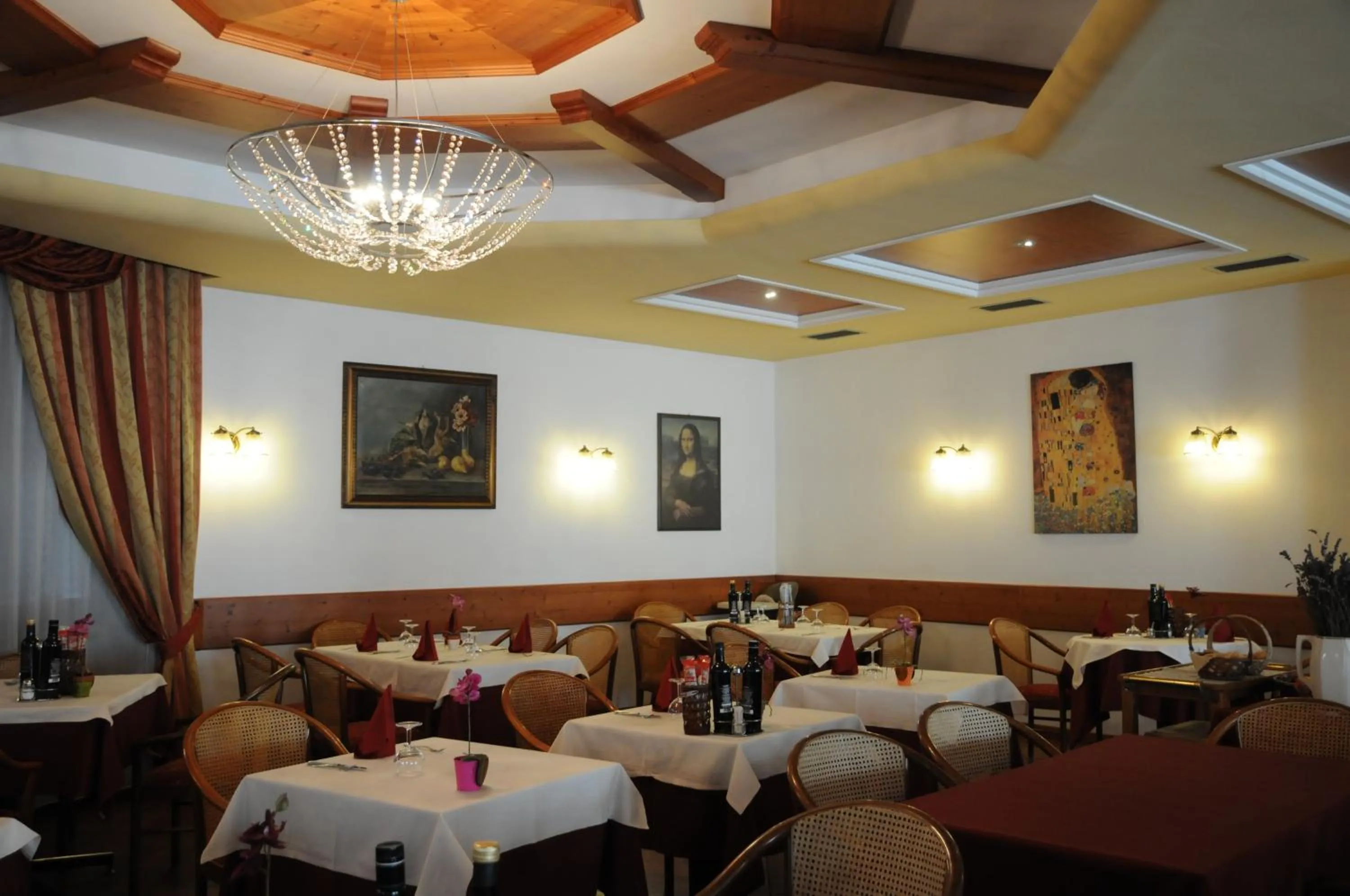 Restaurant/places to eat in Hotel Eternità