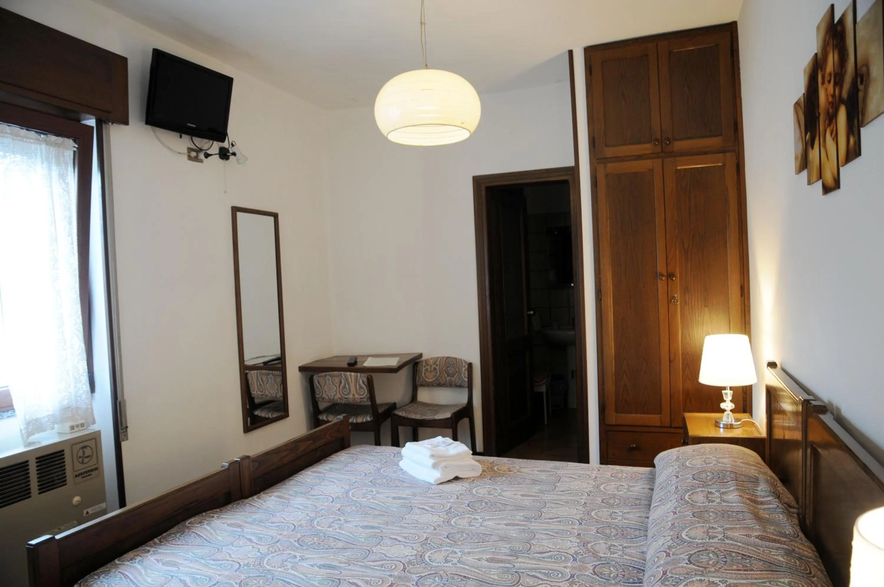 Photo of the whole room, Bed in Hotel Eternità