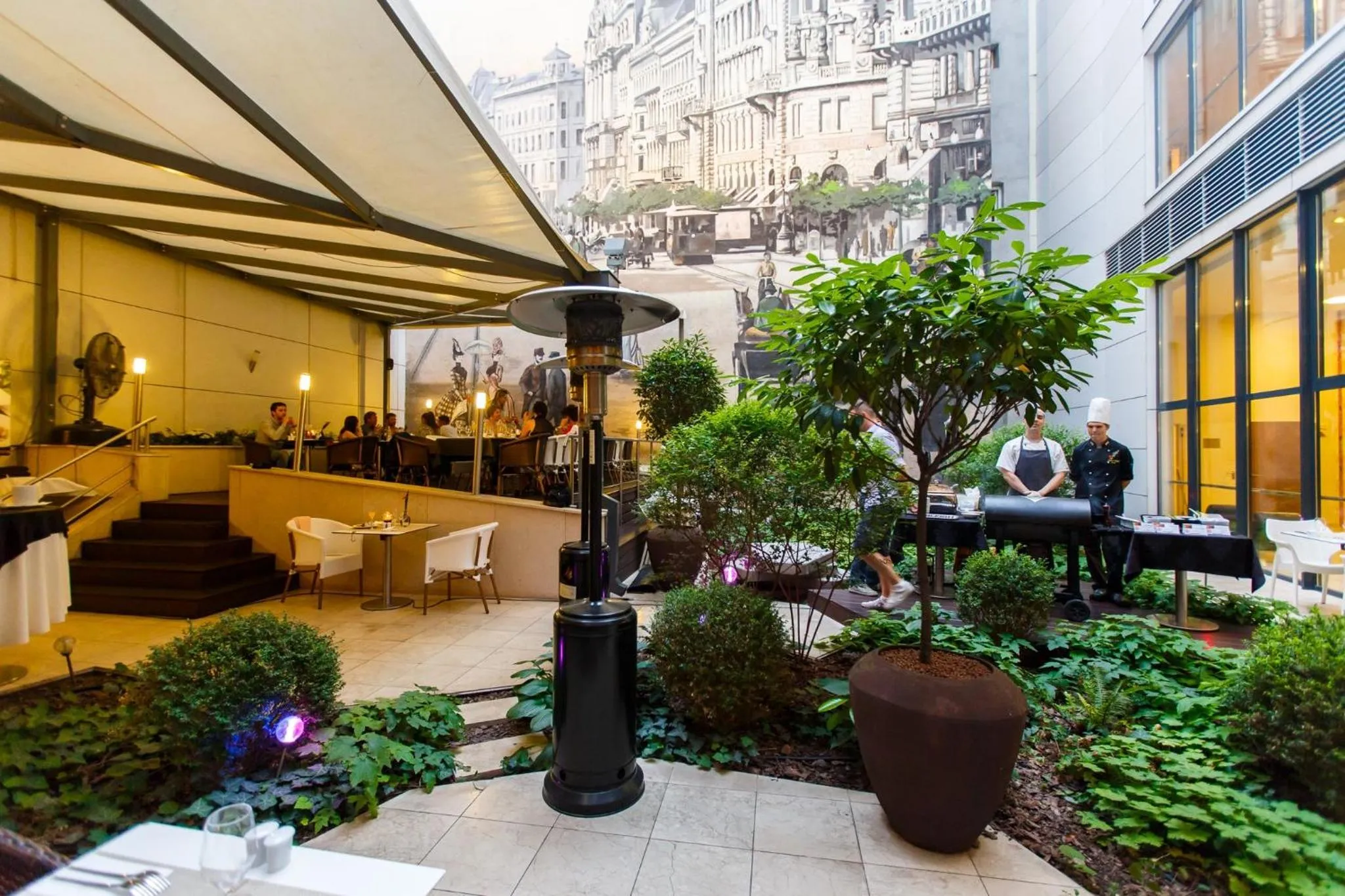 Restaurant/places to eat in Continental Hotel Budapest