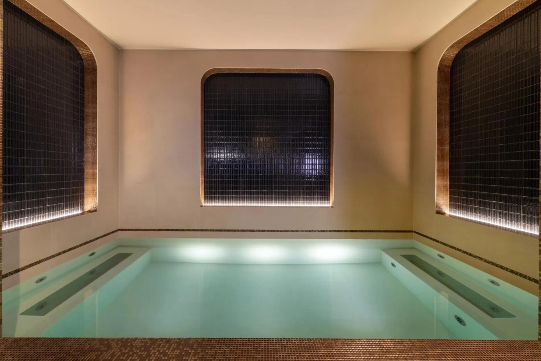 Swimming pool in Hôtel Aoriste & Spa