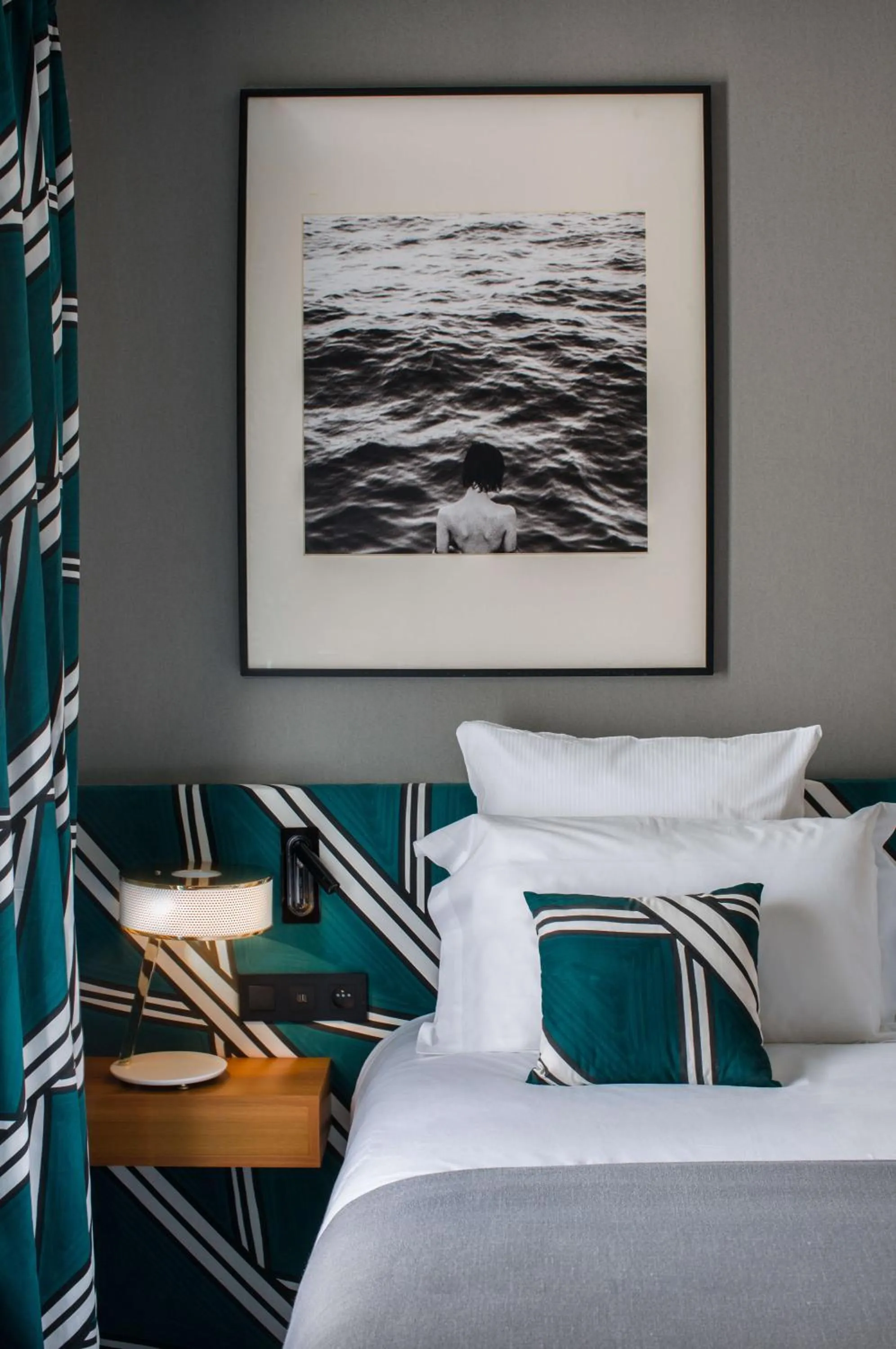 Decorative detail, Bed in Hôtel Louvre Piemont