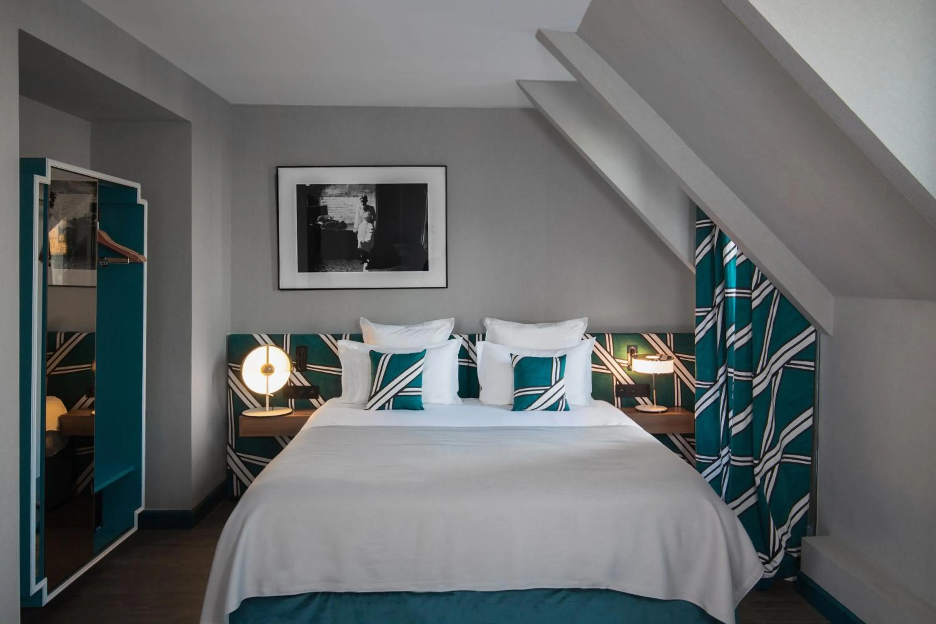 Photo of the whole room, Bed in Hôtel Louvre Piemont