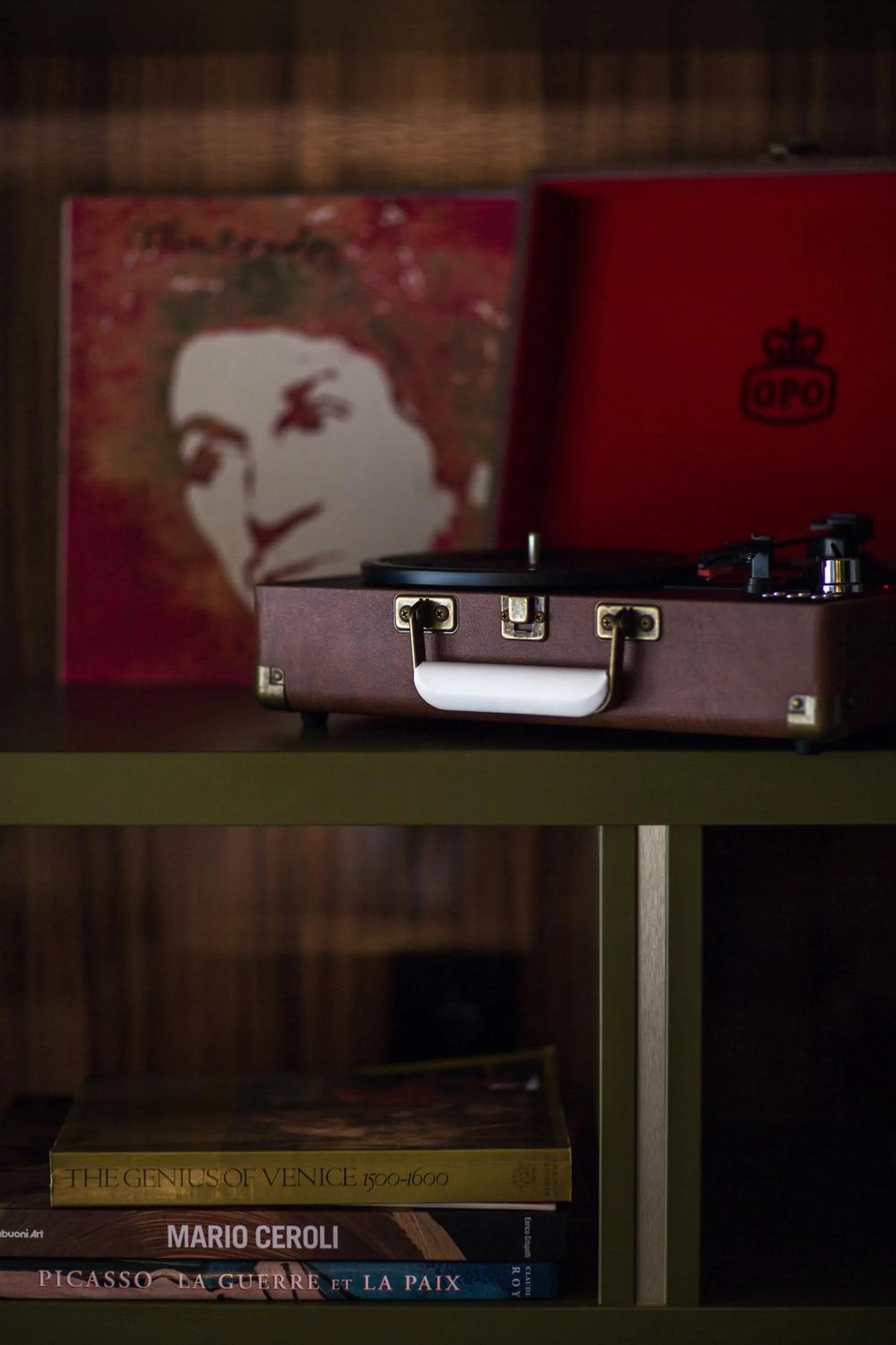 Decorative detail in Hôtel Louvre Piemont