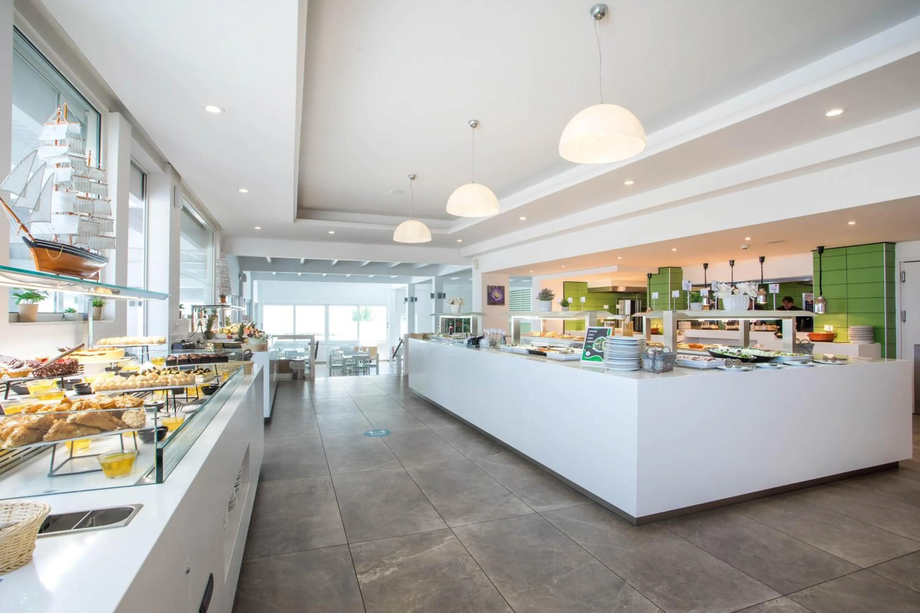 Restaurant/places to eat in Lindos White Hotel & Suites