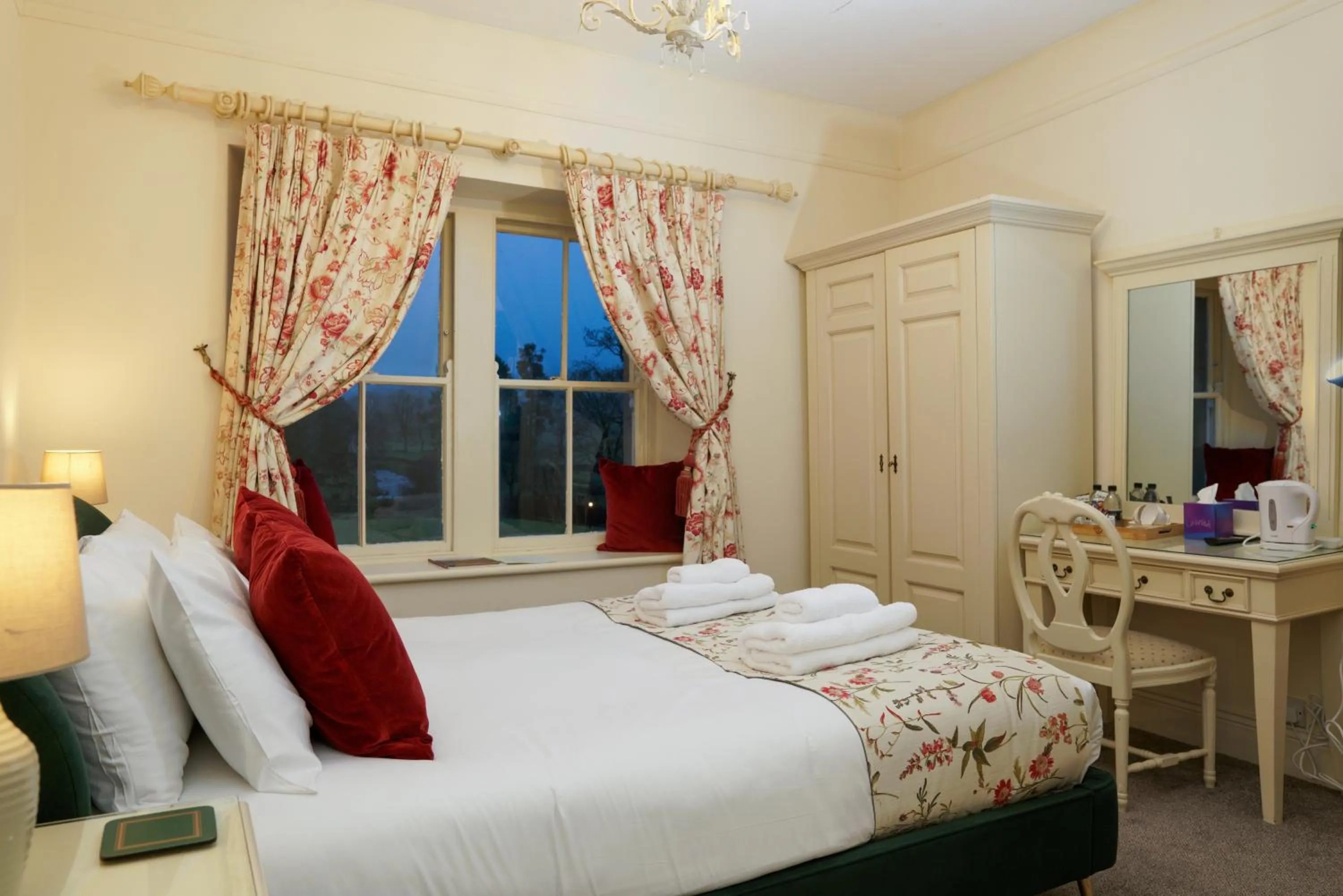 Bed in Lovelady Shield Country House Hotel