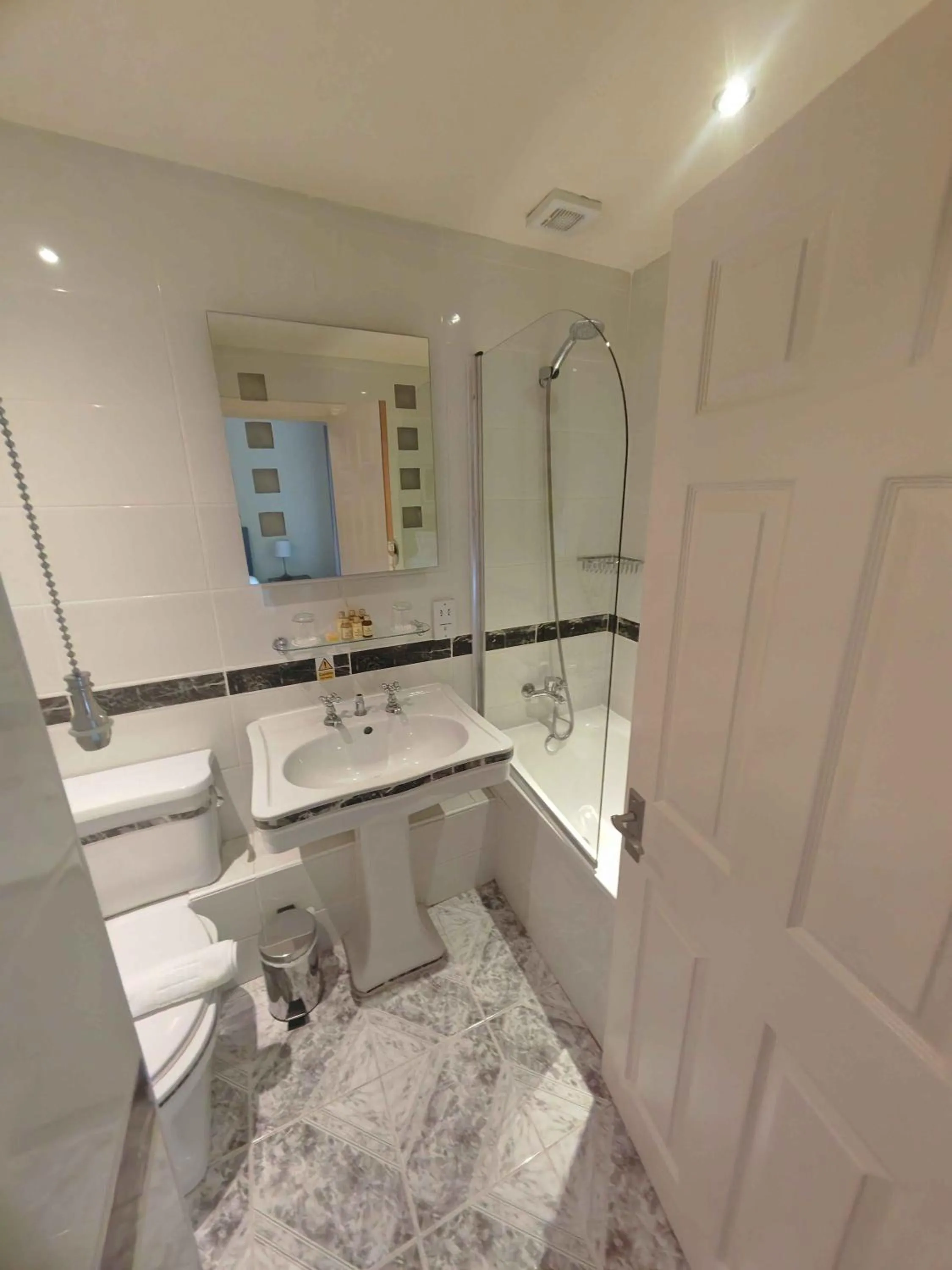 Bathroom in Lovelady Shield Country House Hotel