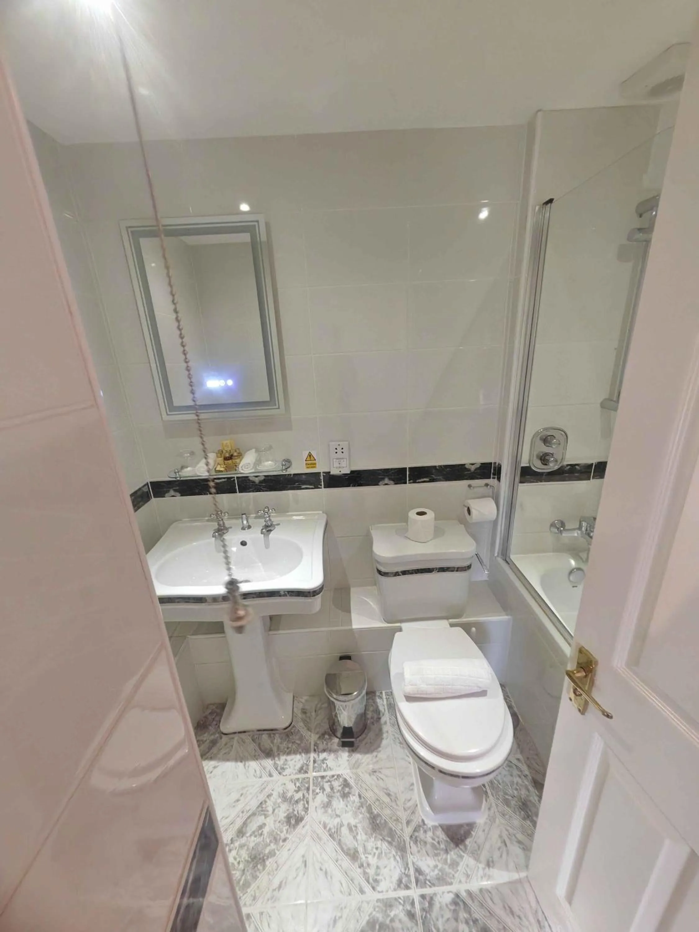 Bathroom in Lovelady Shield Country House Hotel