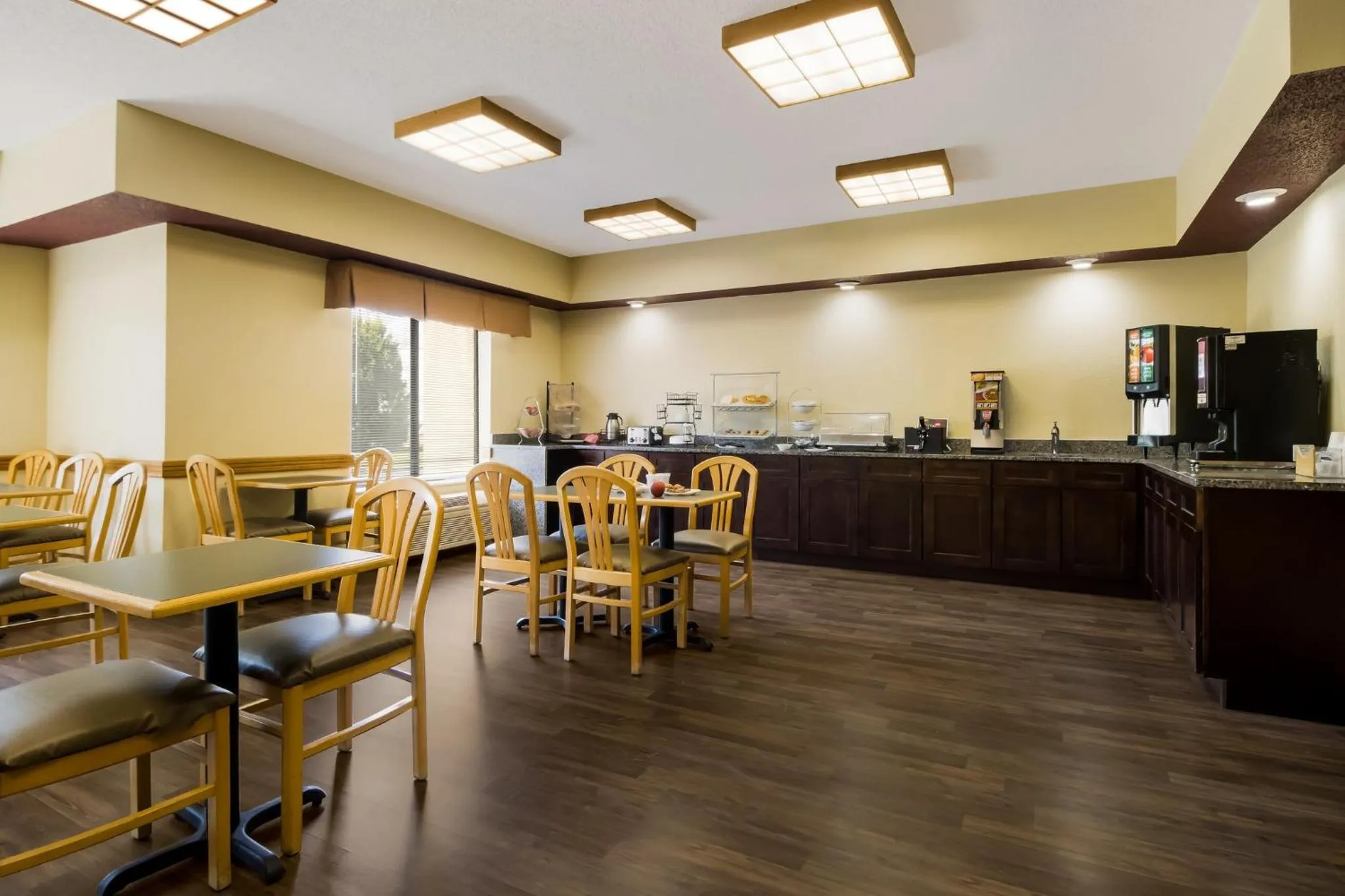 Breakfast in Red Roof Inn South Bend - Mishawaka