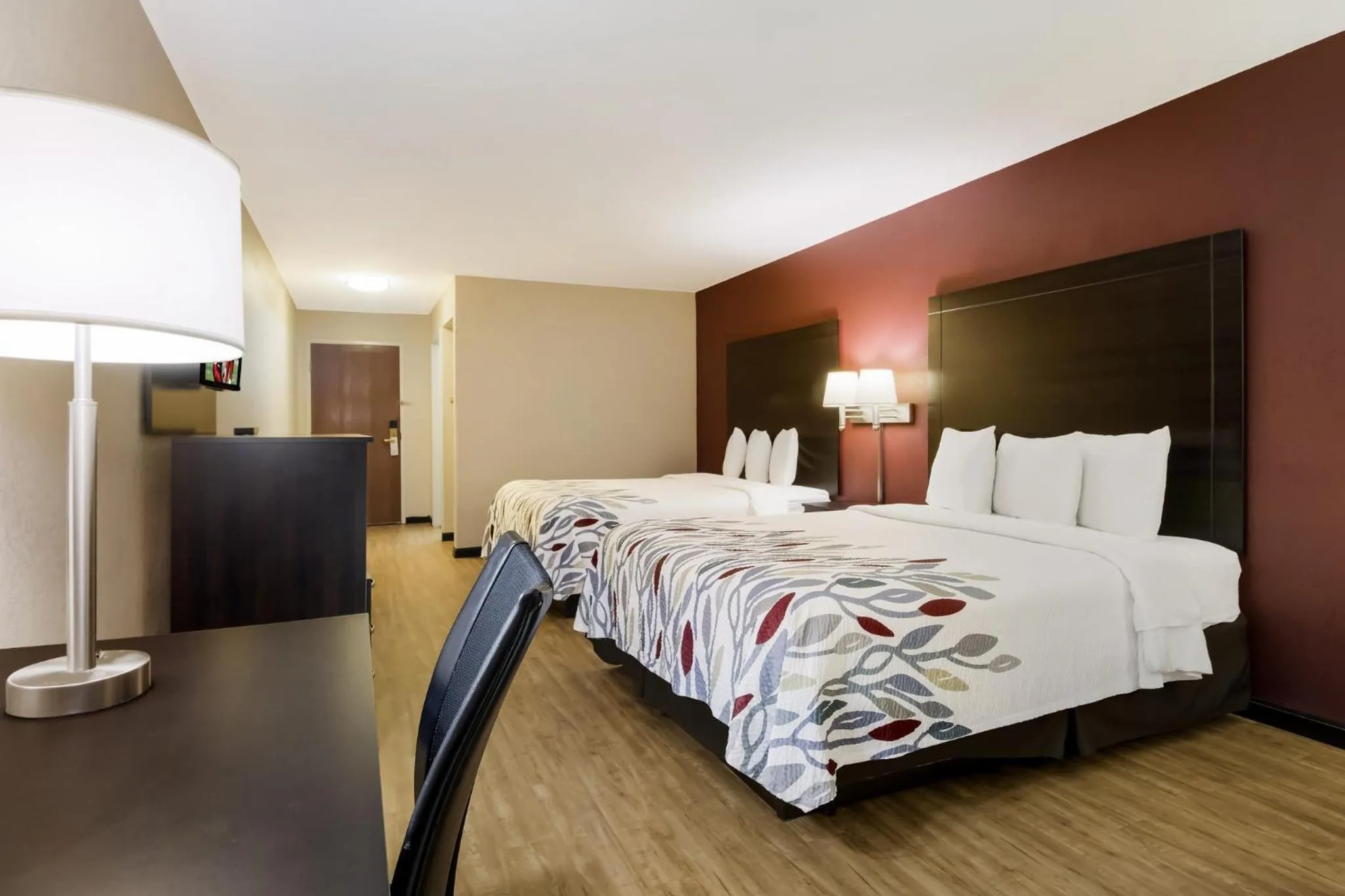 Bedroom, Bed in Red Roof Inn South Bend - Mishawaka