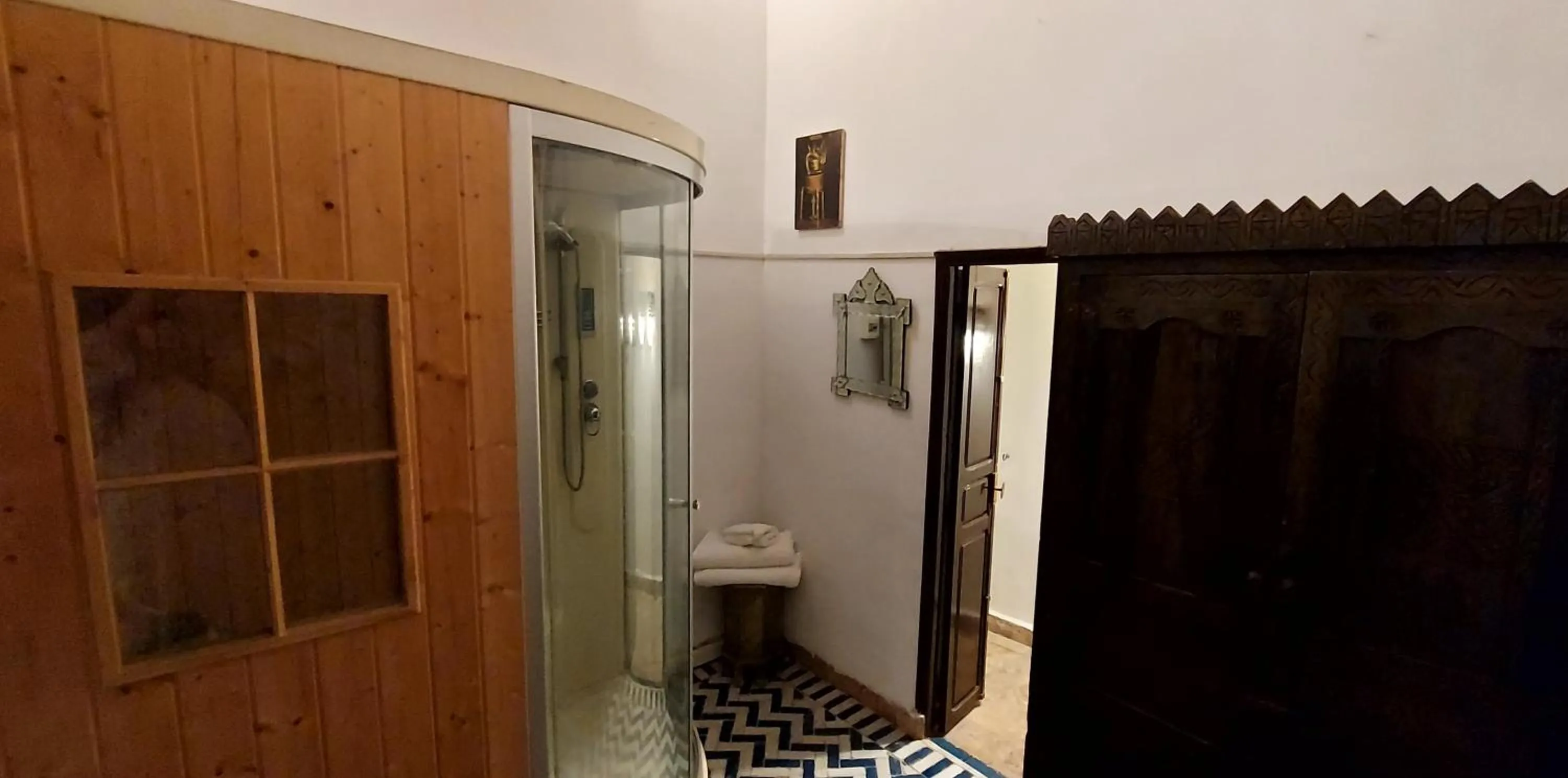 Shower in Palais AL Firdaous