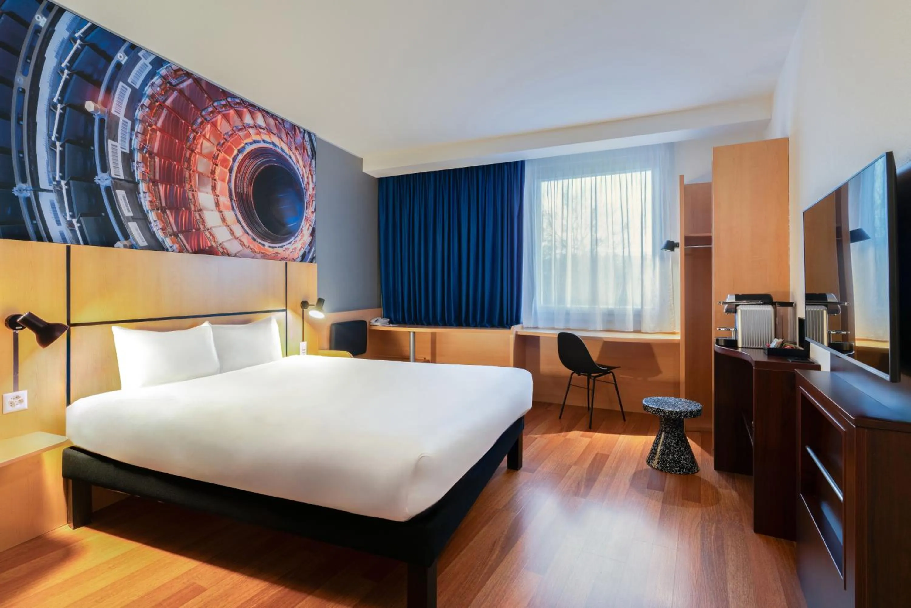 Photo of the whole room, Bed in ibis Genève Petit Lancy