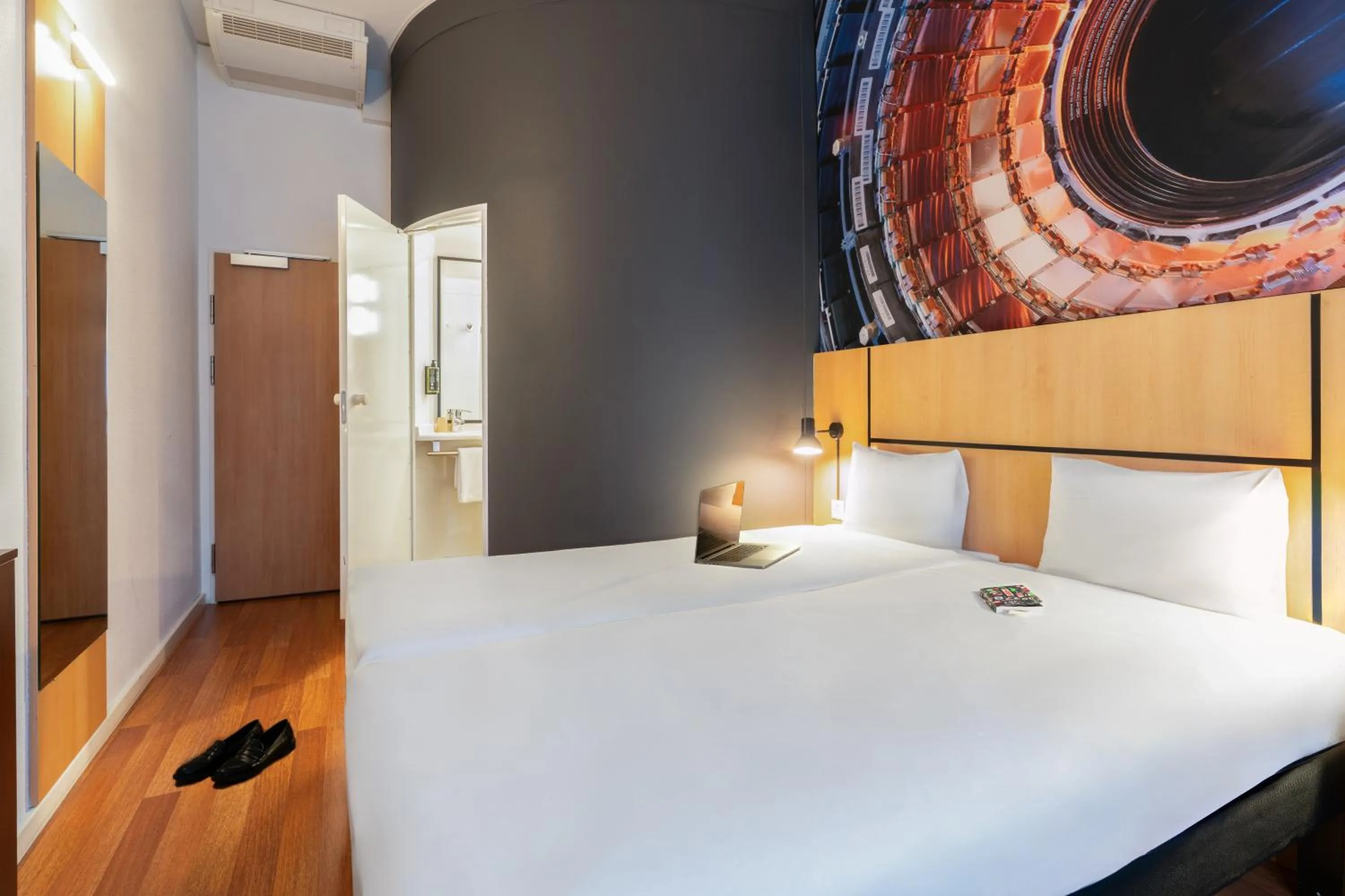 Photo of the whole room, Bed in ibis Genève Petit Lancy