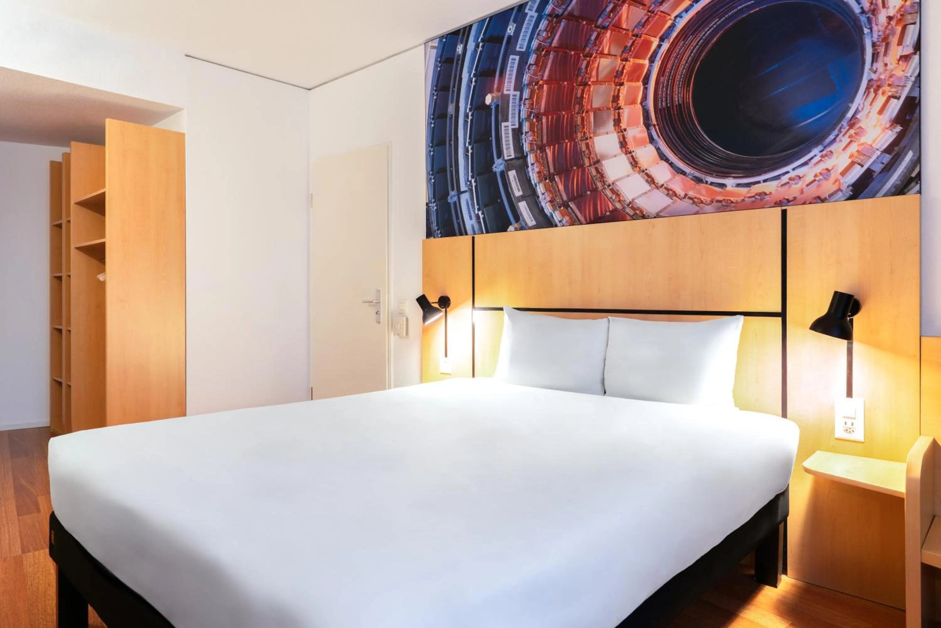 Photo of the whole room, Bed in ibis Genève Petit Lancy