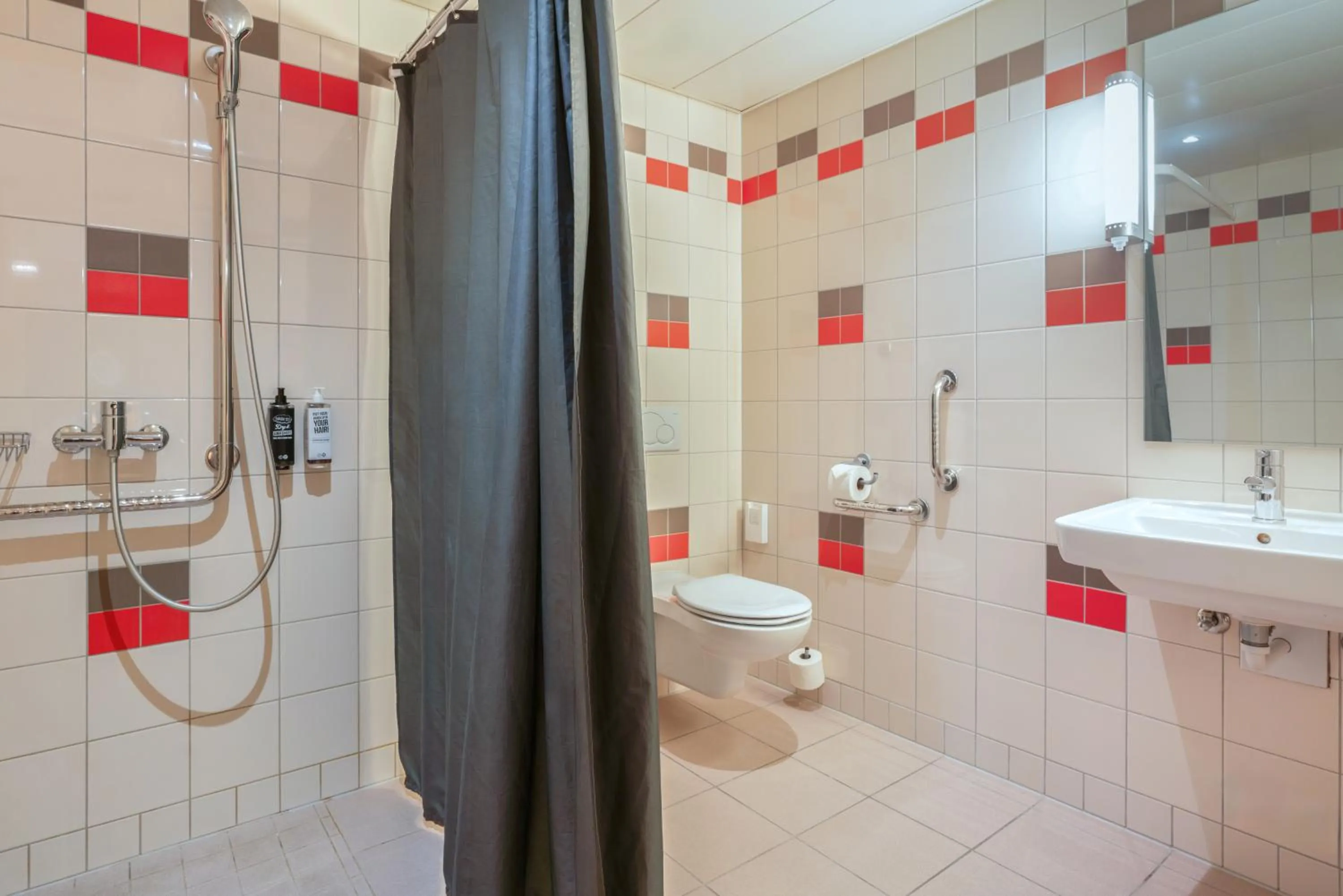 Bathroom in ibis Genève Petit Lancy