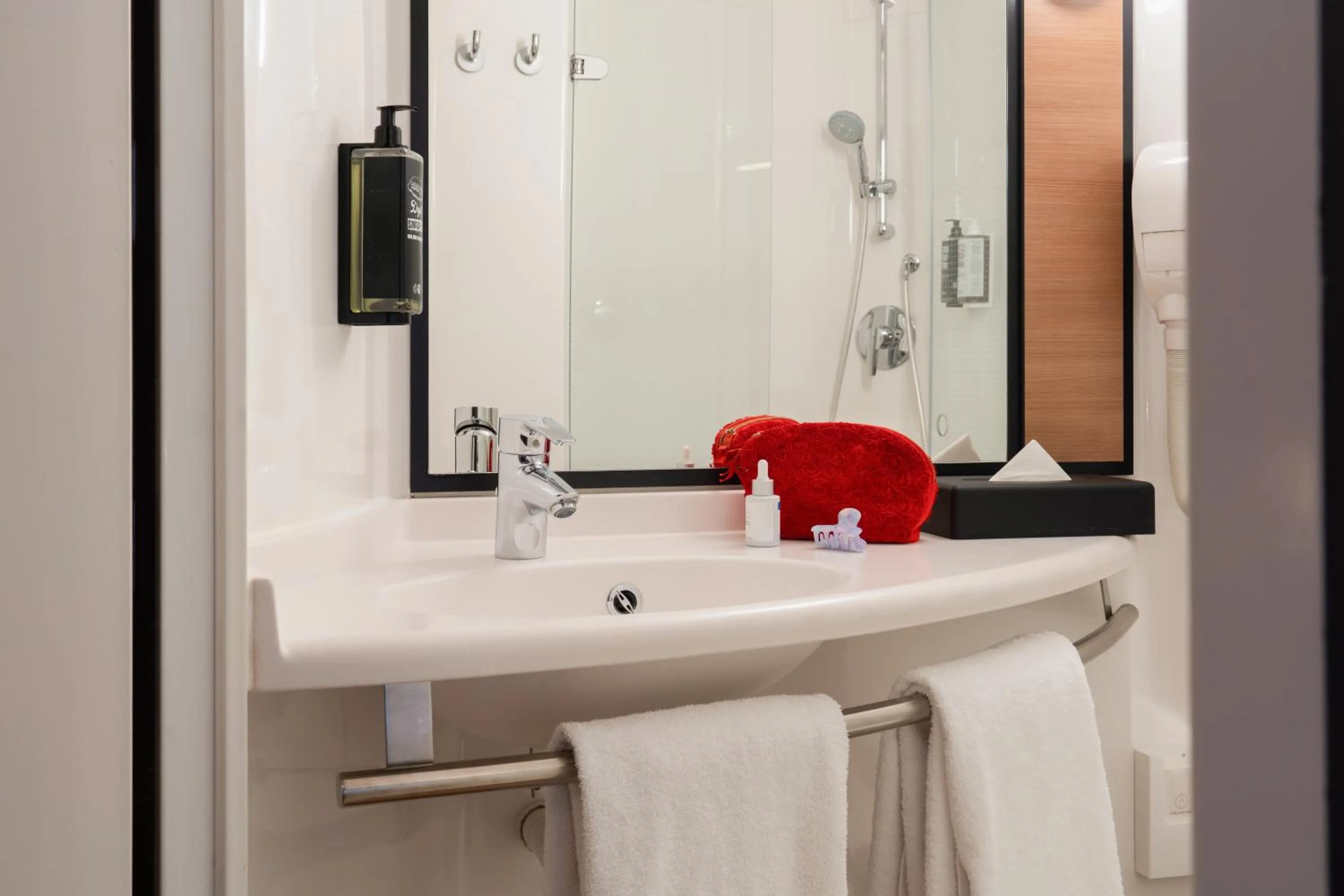 Bathroom in ibis Genève Petit Lancy