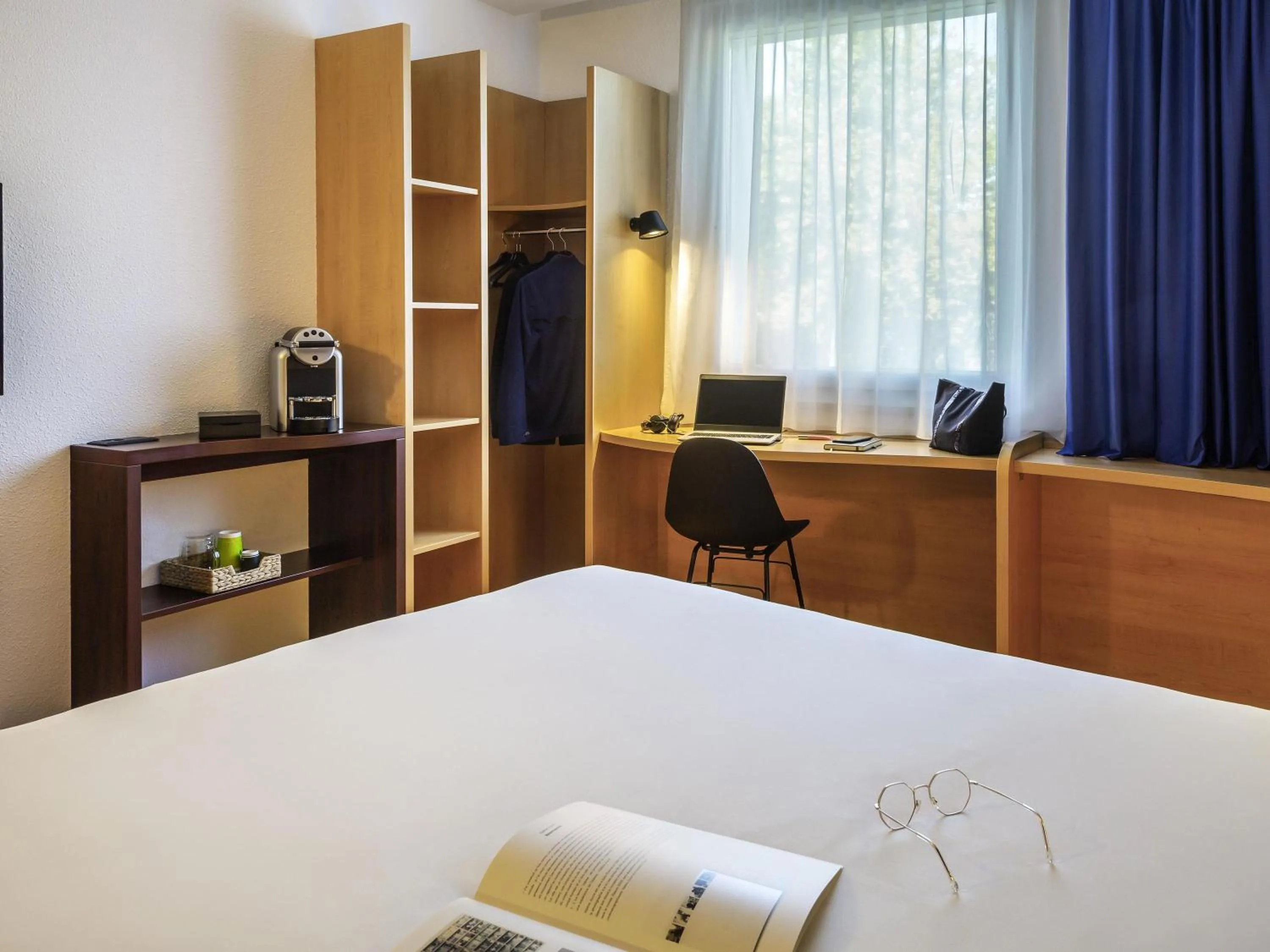 Bedroom, Bed in ibis Genève Petit Lancy