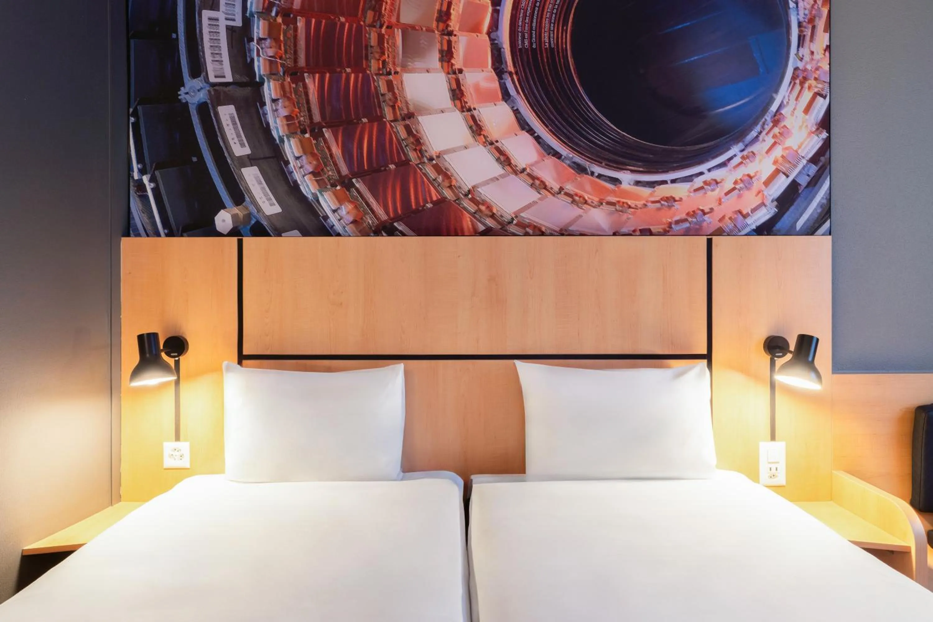 Photo of the whole room, Bed in ibis Genève Petit Lancy