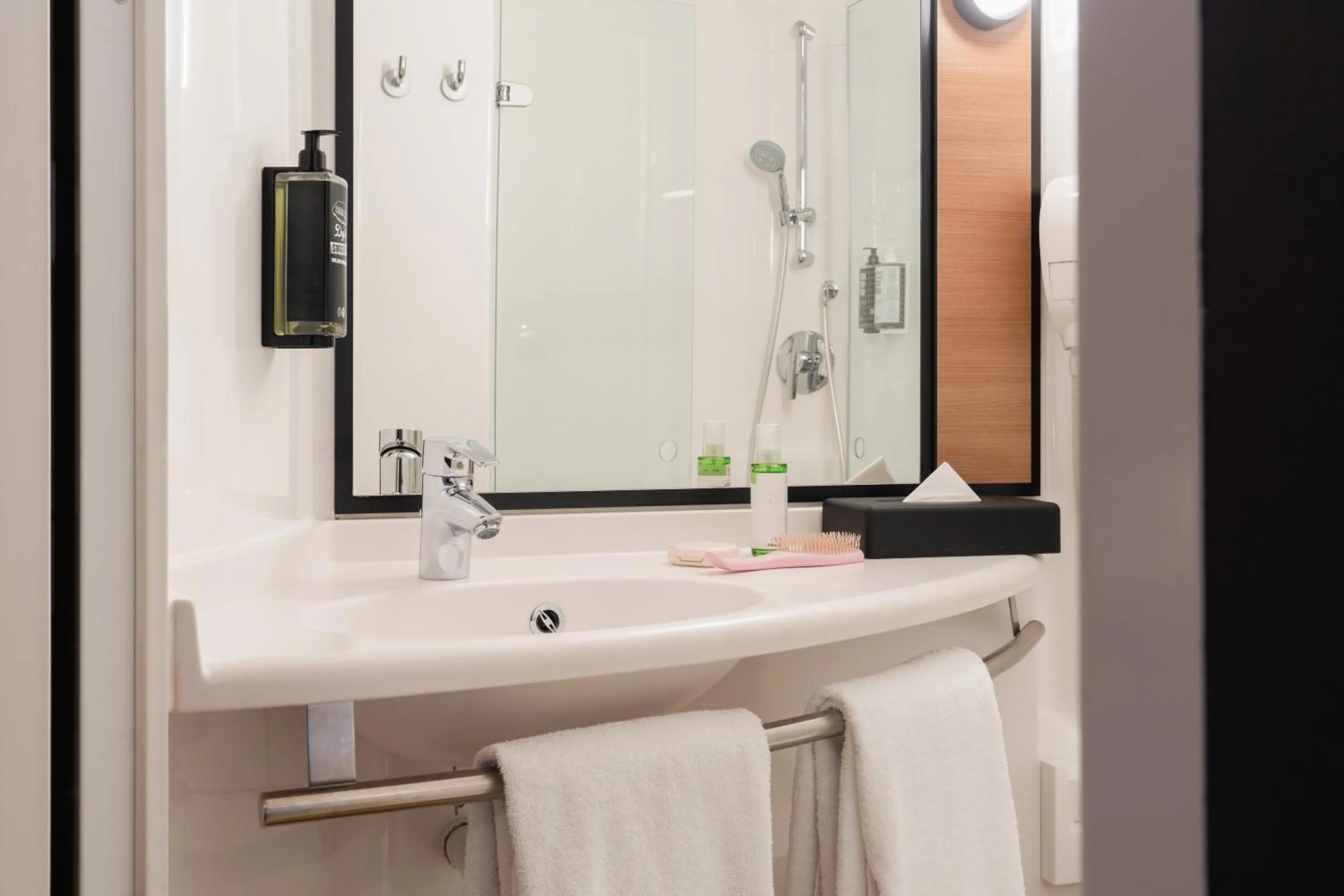 Bathroom in ibis Genève Petit Lancy