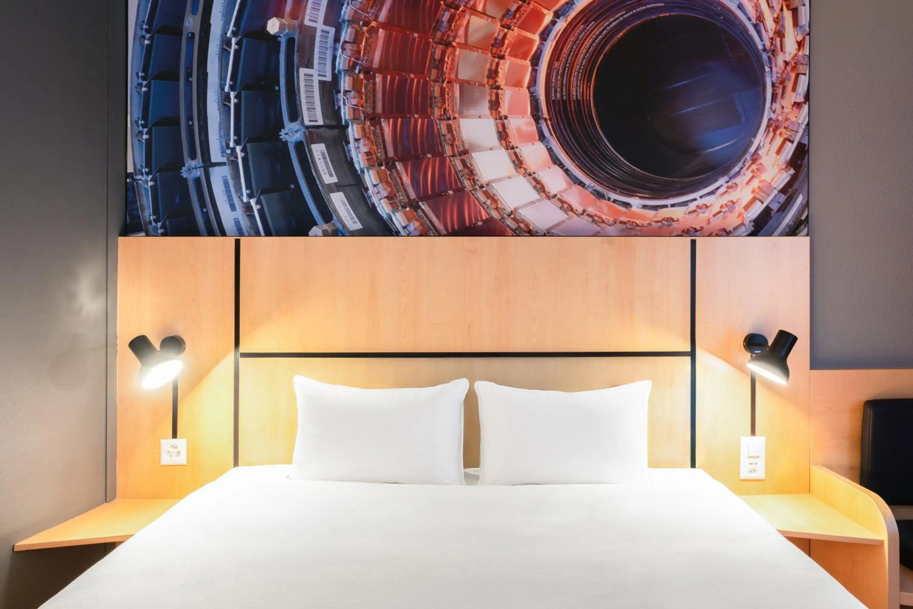 Photo of the whole room, Bed in ibis Genève Petit Lancy